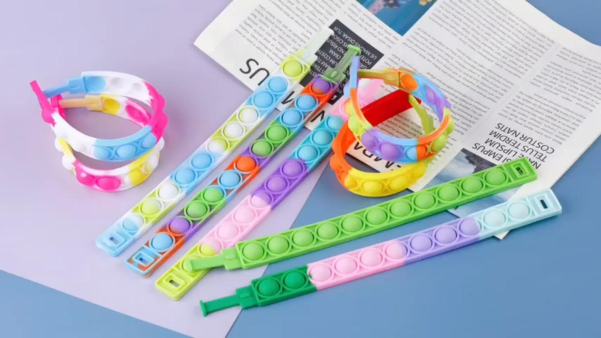 Pop It Armband Set,Popit Bubble Fidget Armbanden Speelgoed Pop Push It Voor het decomprimeren van Tactiel Anti-Stress Speelgoed Sensory Fidgets Toys Voor Kinderen Volwassenen 18 piece