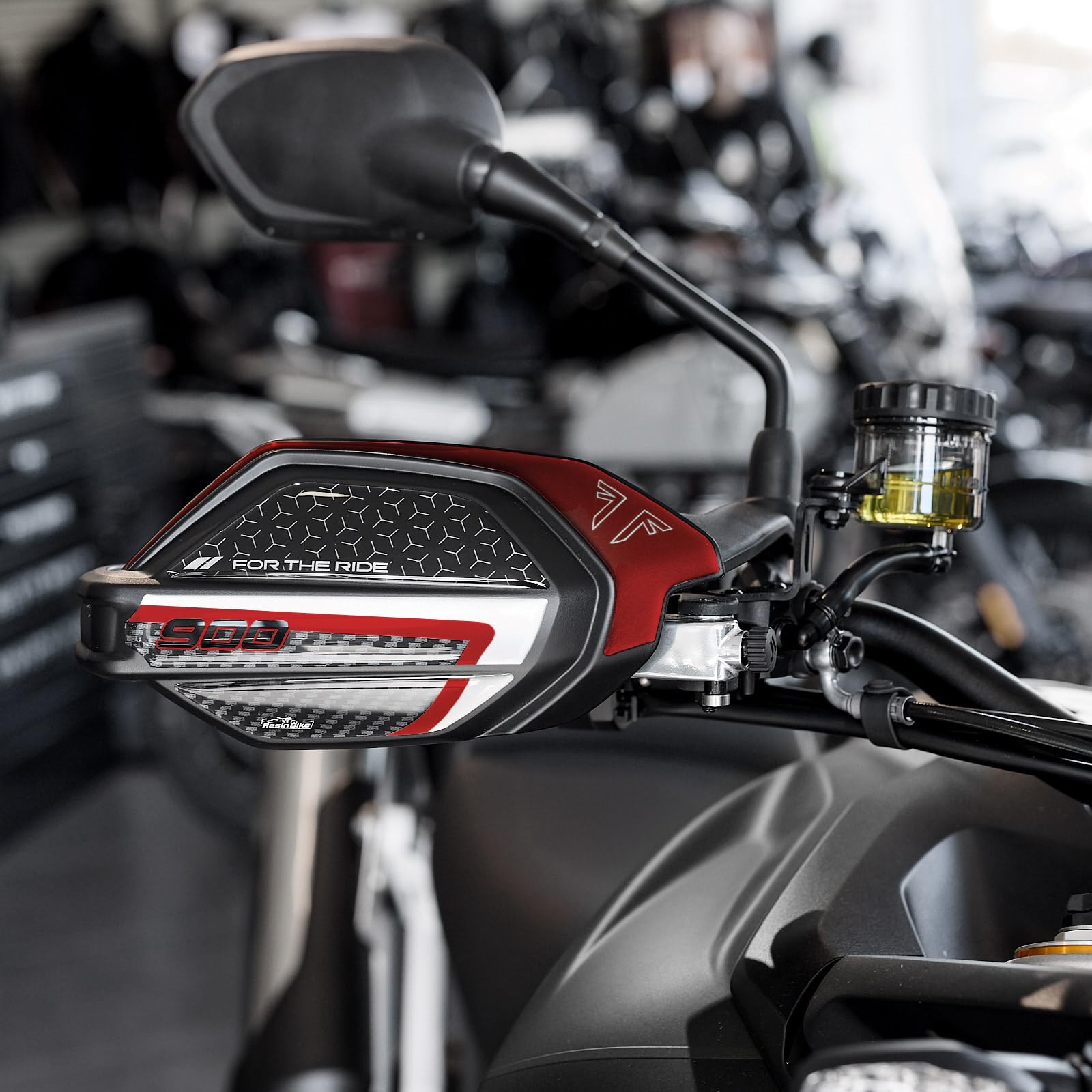 Resin Bike Adhesivos de Moto Compatibles con Triumph Tiger 900 2024. Protección Paramanos de Choques y Arañazos de Moto. Pegatinas 3D Resinadas Made in Italy