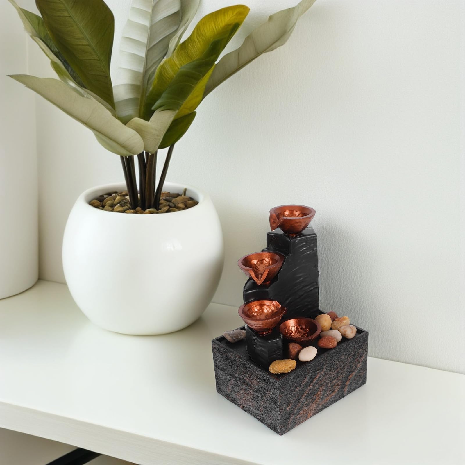 Levemolo Fuente de Agua de Mesa con Iluminación LED Integrada y Cascada de Guijarros para Decoración de Escritorio en Estudios y Estantes, Material Hips
