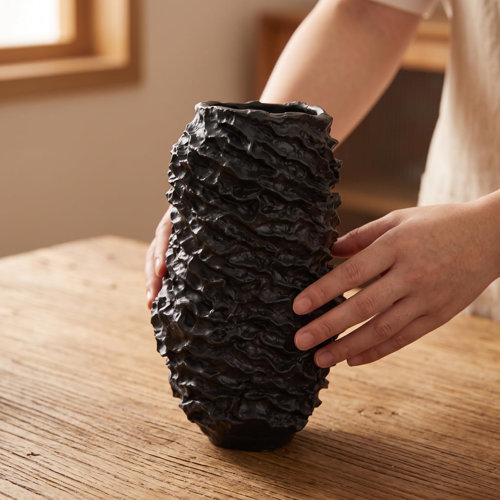 LOVIVER Vase en Résine Creux Orn Artistique | Texturé, Moderne, Vase Décoratif, pr Entrée, Noir