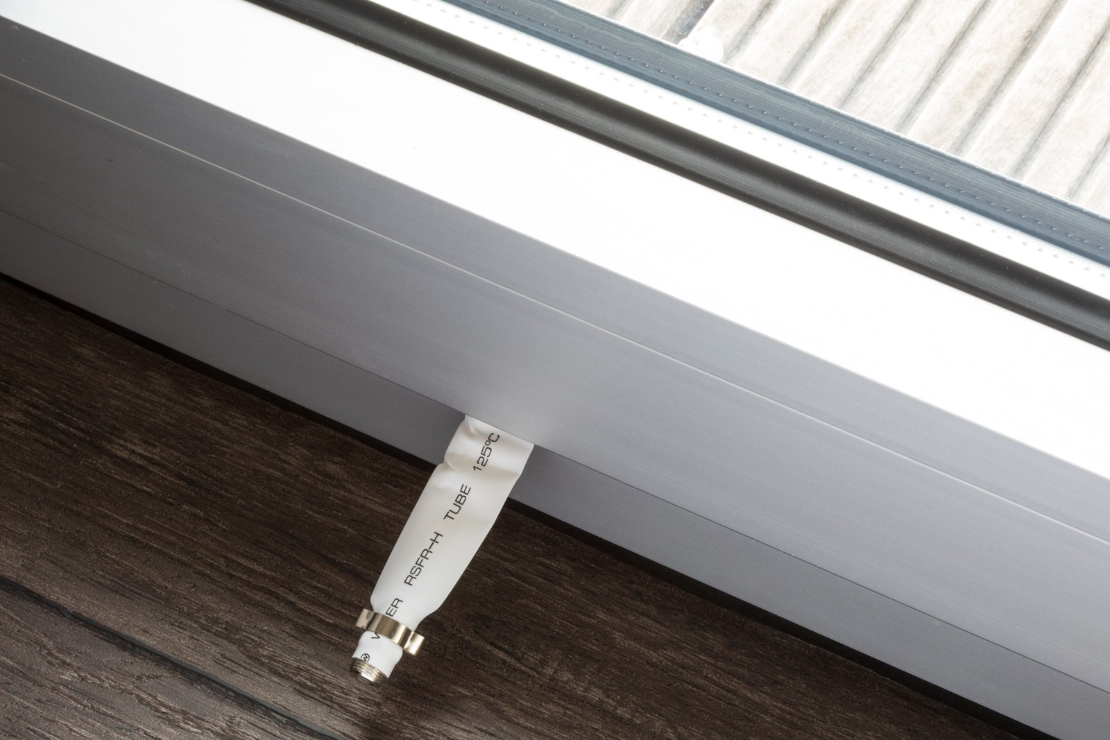POPPSTAR 21,5cm Passaggio per finestre SAT (2 mm di passaggio per cavo SAT piatto), 2x connettori F (1x su connettore antenna, 1x su presa antenna), bianco
