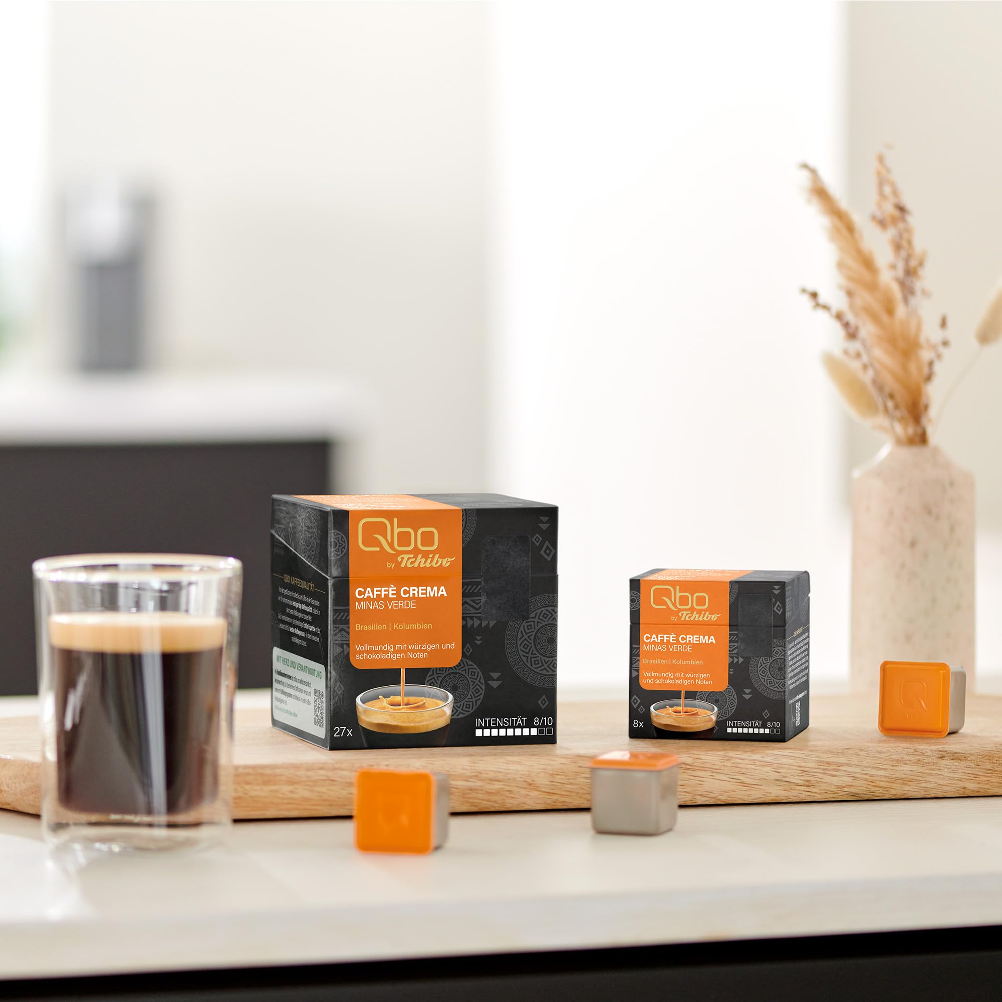 Tchibo Qbo Caffè Crema Minas Verde Premium Kaffeekapseln, 81 Stück - 3x27 Kapseln (Caffè, Intensität 8/10, vollmundig und würzig), nachhaltig & aus 70% nachwachsenden Rohstoffen¹