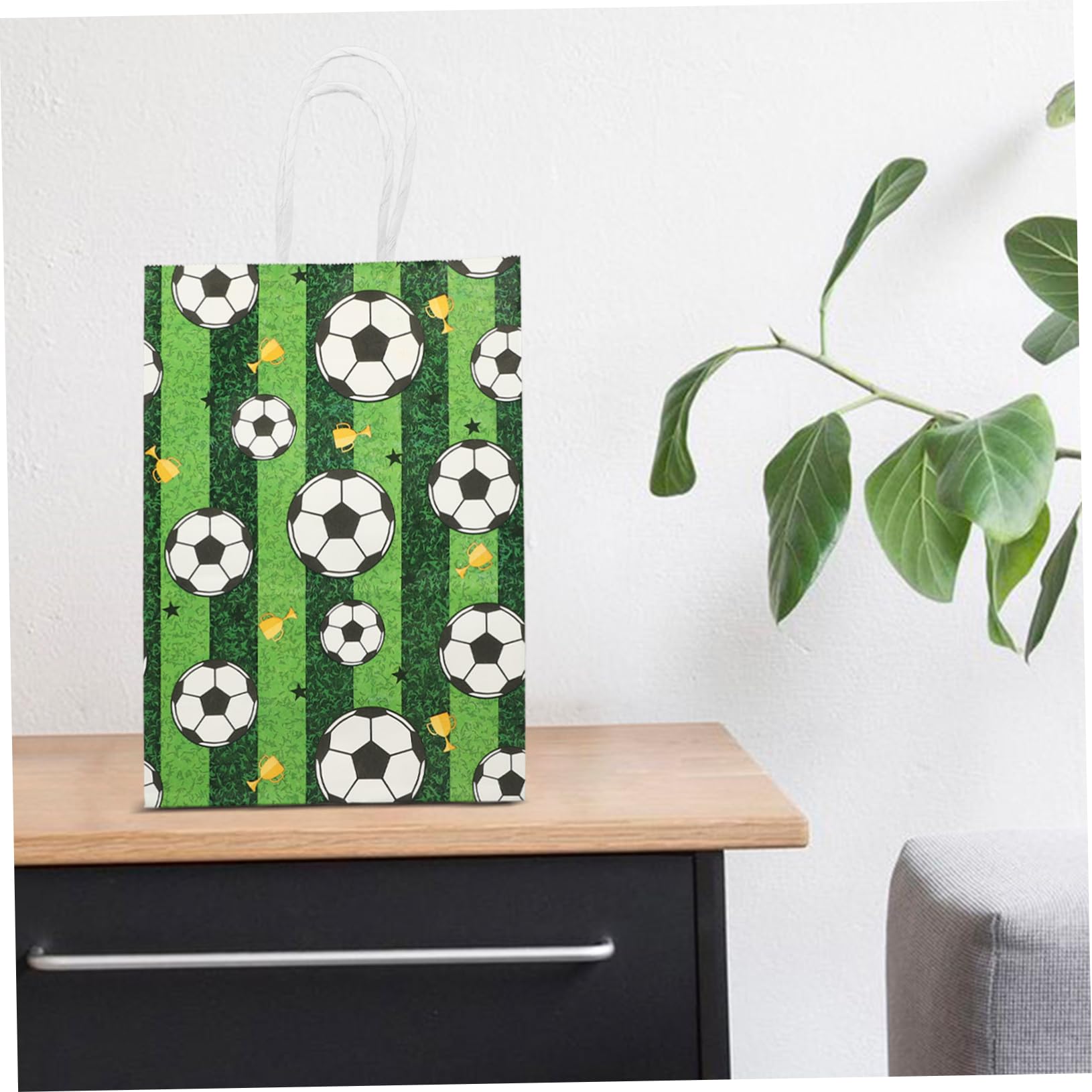 Lurrose 96stücke Papiertüten Mit Griffen Fußball-themen Geschenktüten Für Partys Geburtstagsfeiern Und Feiertage Für Süßigkeiten Snacks Und