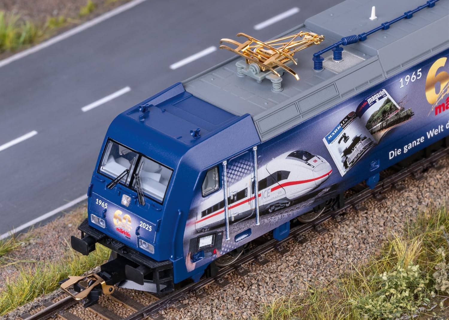 Märklin 36060 Locomotive électrique BR 185.2 - H0 AC - Décodeur numérique mfx - Son et lumière LED - Modèle Anniversaire Märklin Magazine 60 Ans - Locomotive 21,7 cm