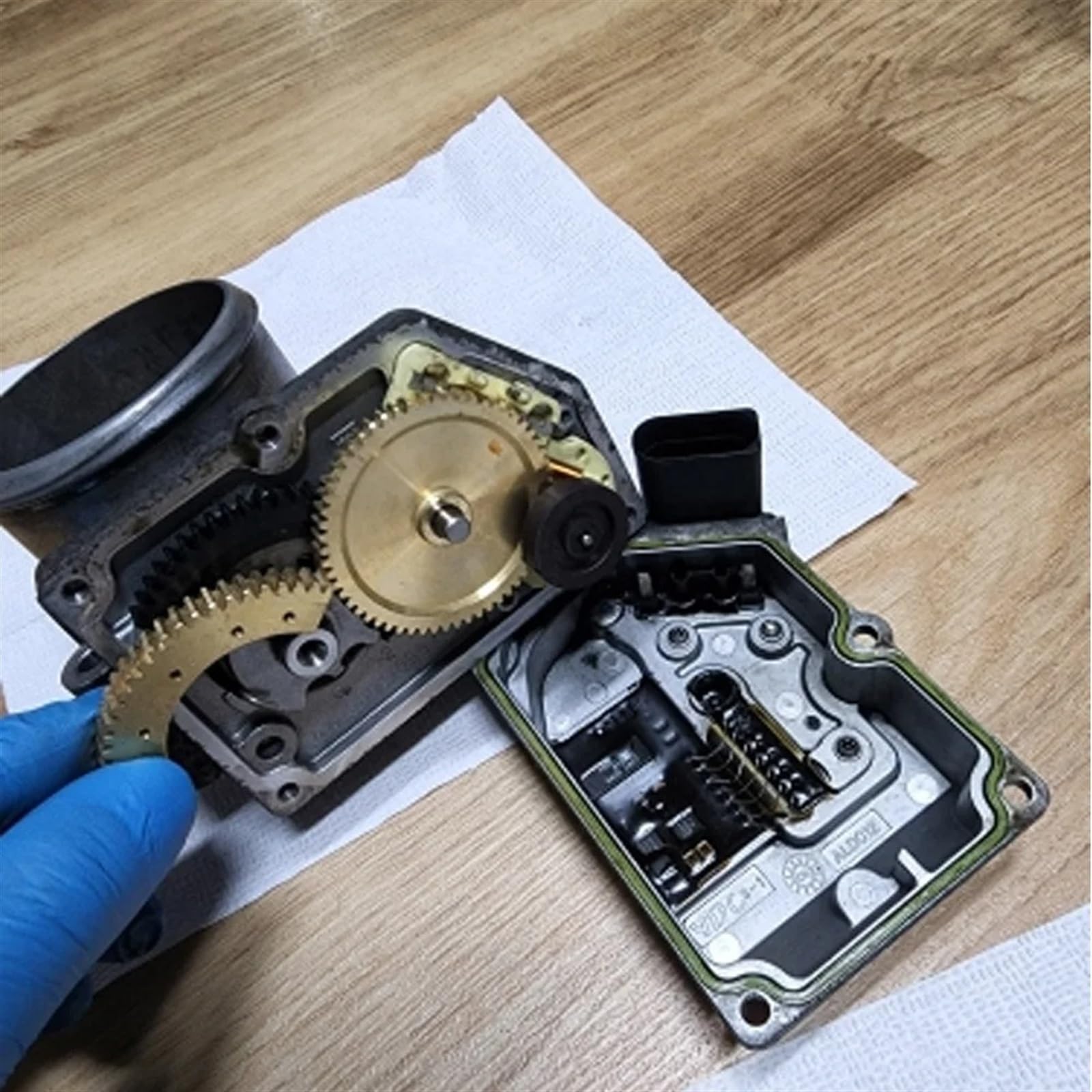 1 juego para VW para Skoda para TDI 1.4 1.9 2.0 2.5 2.7 3.0 4.2 Kit engranaje actuador cuerpo acelerador metal compatible con piezas repuesto automóvil Cuerpo acelerador del coche