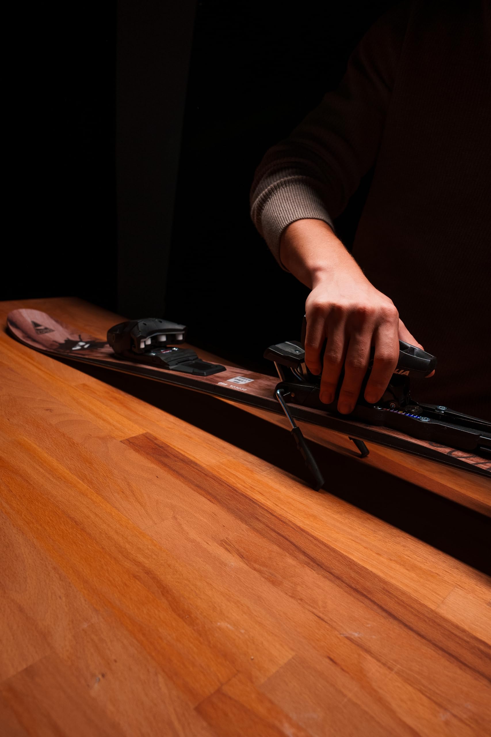 GPO Snowblade Woody, Kurz-Ski inkl. Tyrolia-SR-10-Sicherheitsbindung, 99 cm Länge, Big-Foot-Ski für Herren und Damen