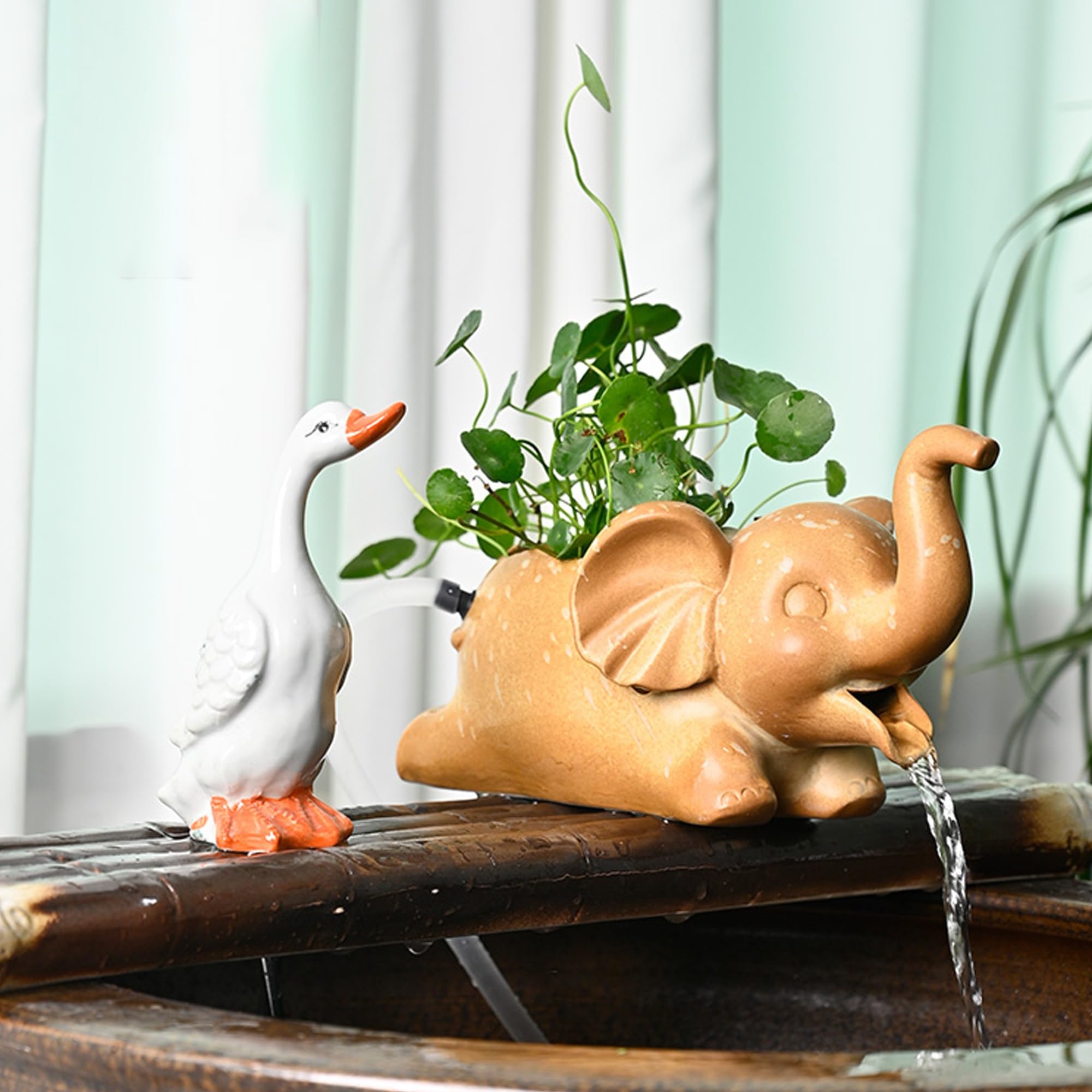 Fontaine cracheuse en céramique Lucky Elephant Fontaine à Circulation d'eau, Ornement pour Bassin à koï, Jardin, terrasse et Jeux d'eau extérieurs (Pompe Non Incluse)(Giallo)