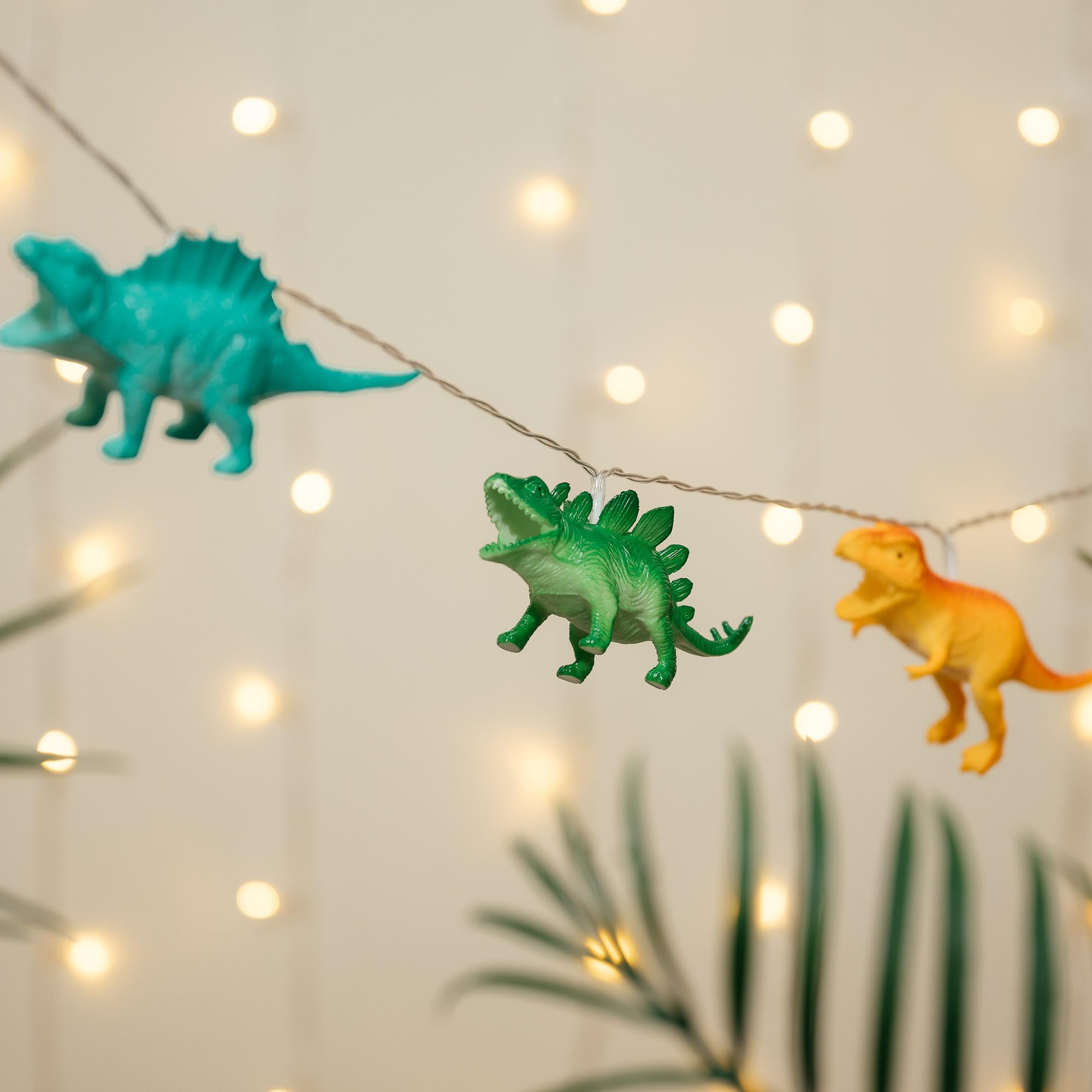 8 LED Dinosaur String Lights - Soft Coloured Plastic Dinosaurs with Warm White Glow - Battery-Powered Decor for Children's Bedrooms - Indoor Party and Home Decor Lighting