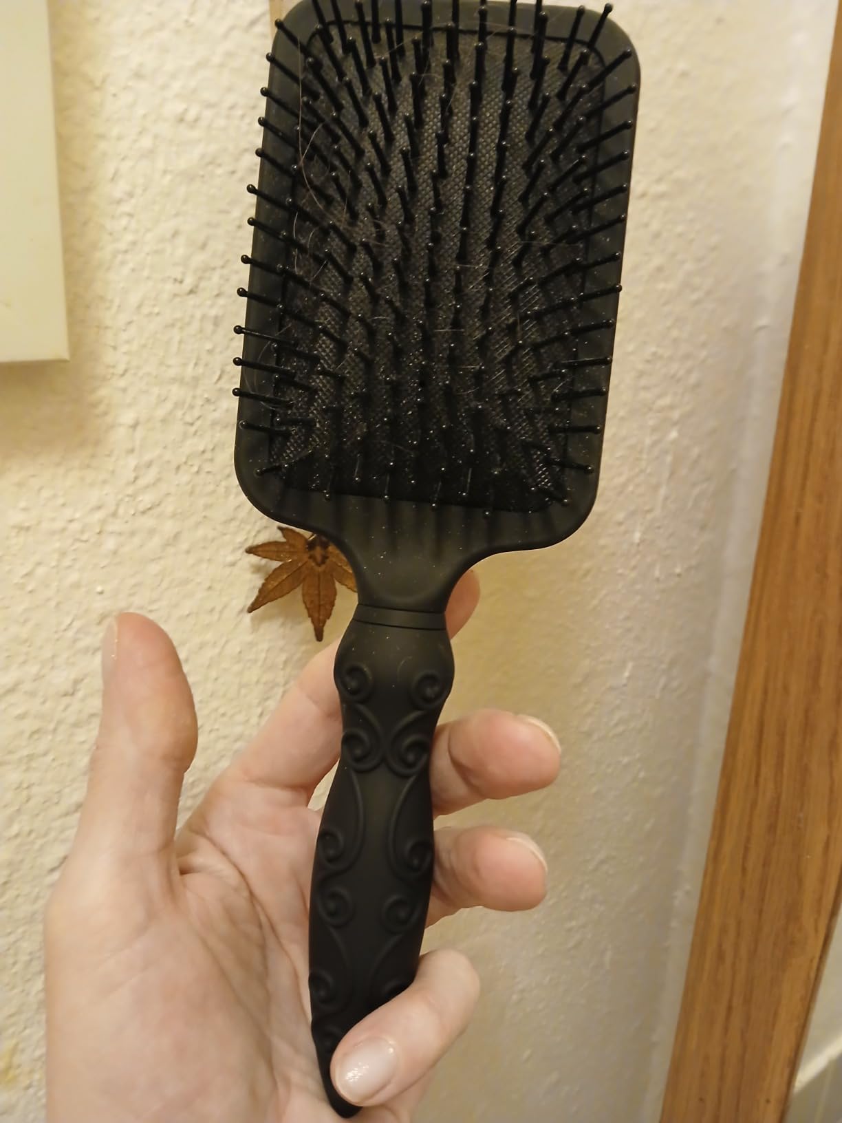 Amazon Basics Paddle Brush for Hair, Gentle Detangling, Wet or Dry Hair, Tangle-Free with Flexible Bristles