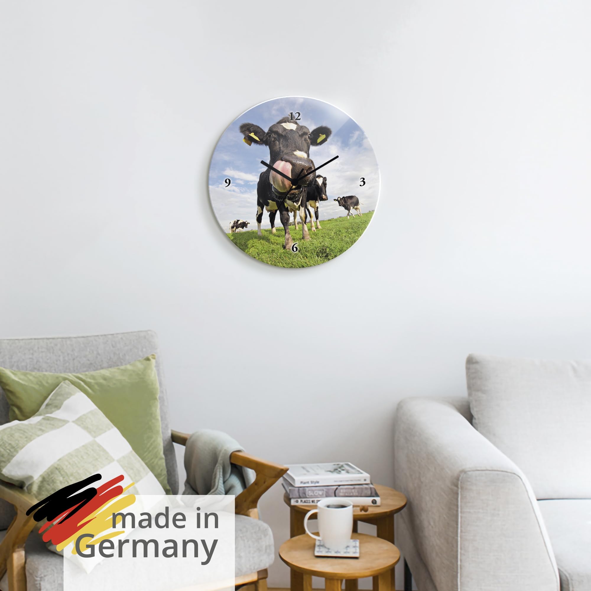 ARTLAND Wanddeko Wanduhr ohne Tickgeräusche Glas Funkuhr Ø 30 cm Rund Lautlos Tiere Kuh Lustig Ländlich Hipster Originell Landhaus T5WJ