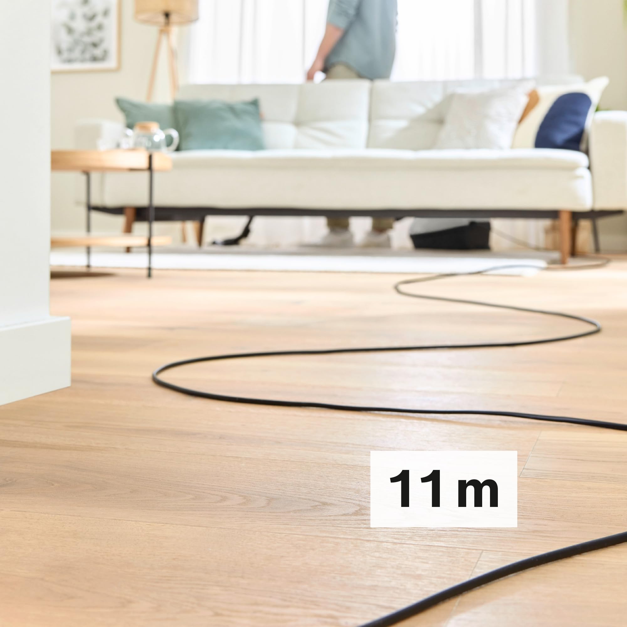 Bosch Serie 4 Odkurzacz Workowy, Promień Działania 11 m, Pojemność Worka XL, Ssawka do Tapicerki, Ssawka Szczelinowa, Zintegrowany Schowek na Akcesoria, Biały, BGB41WH1 | Odkurzacz z workiem XL, szczotka do tkanin i szczelin, zmywalny filtr, wyprodukowano