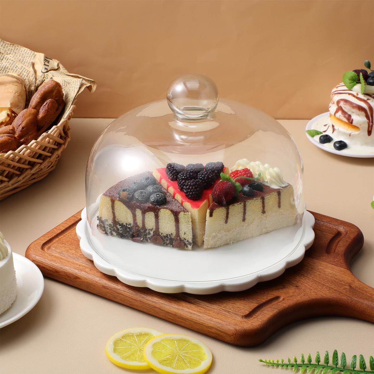 Glass Cake Dome Cover with Serving Platter, Protective Food Hood for Kitchen and Dining, Dustproof Dessert Display Tray for Bakery Pastries and Home Use