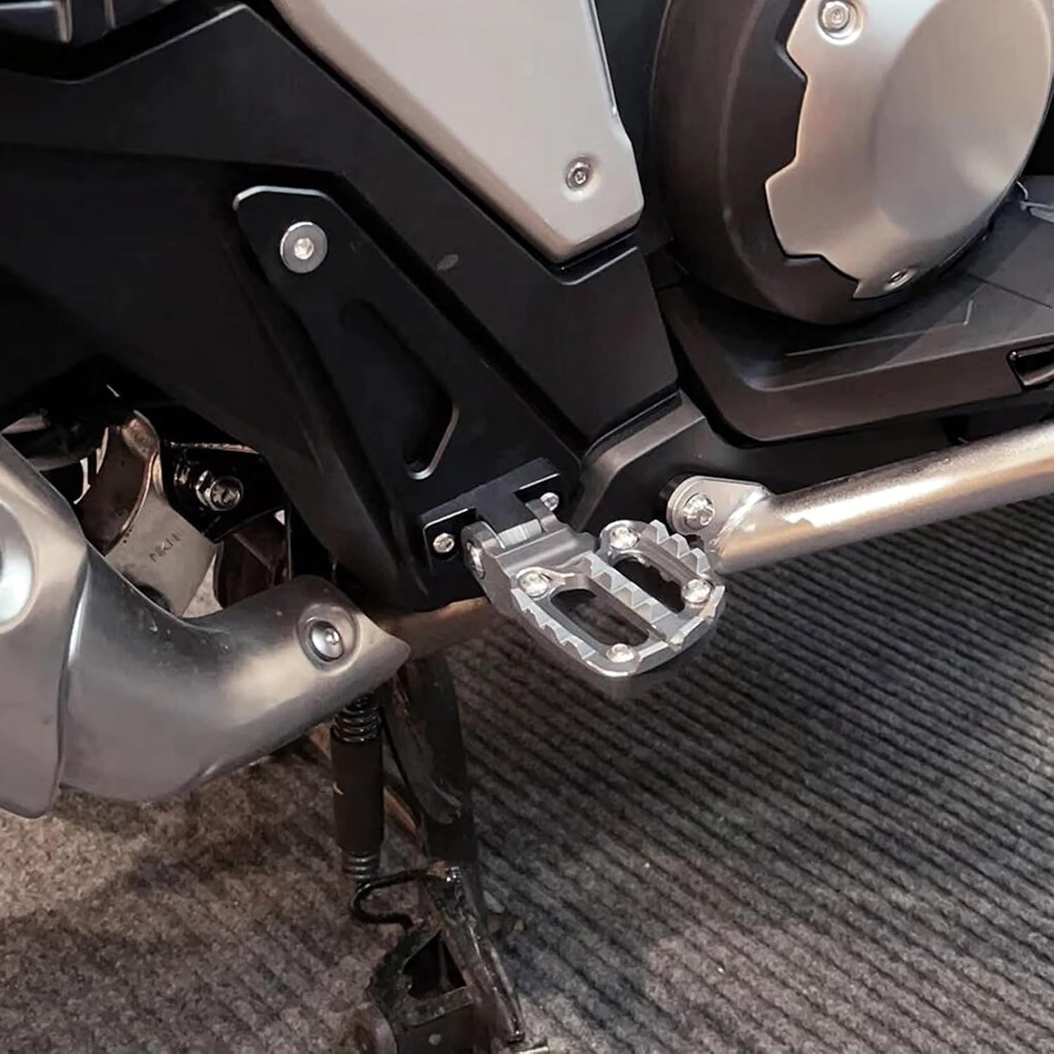 Motorcycle Footrest Pedals for Hon&da XADV 750 XADV 750 X ADV 750 XADV 750 2021 2022 2023 2024 Motorcycle Accessories Folding Rear Foot Pegs Footrest Pedal Passenger (Titanium)