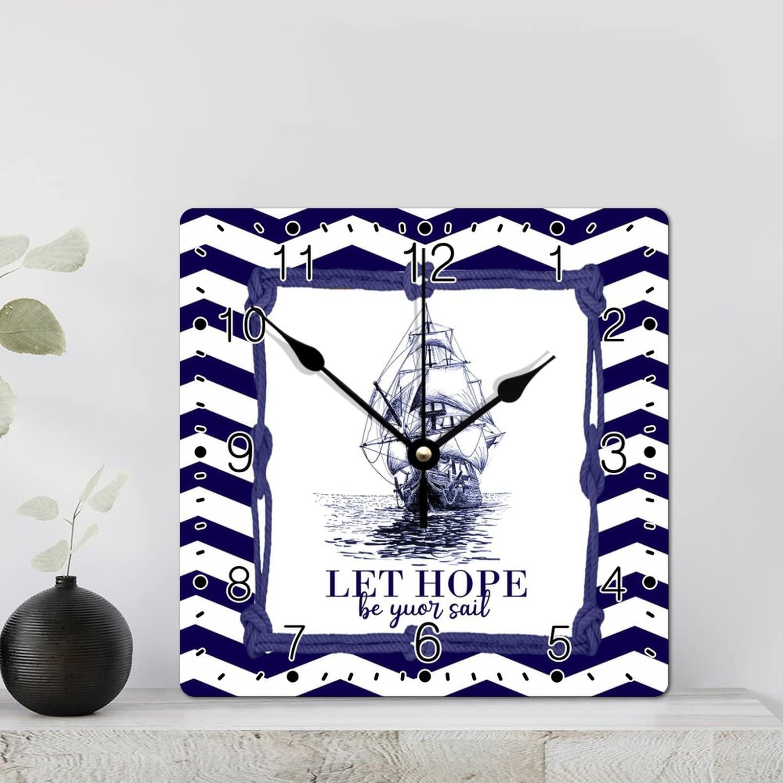 Idée cadeau maison : horloge carrée phare et ancre de plage