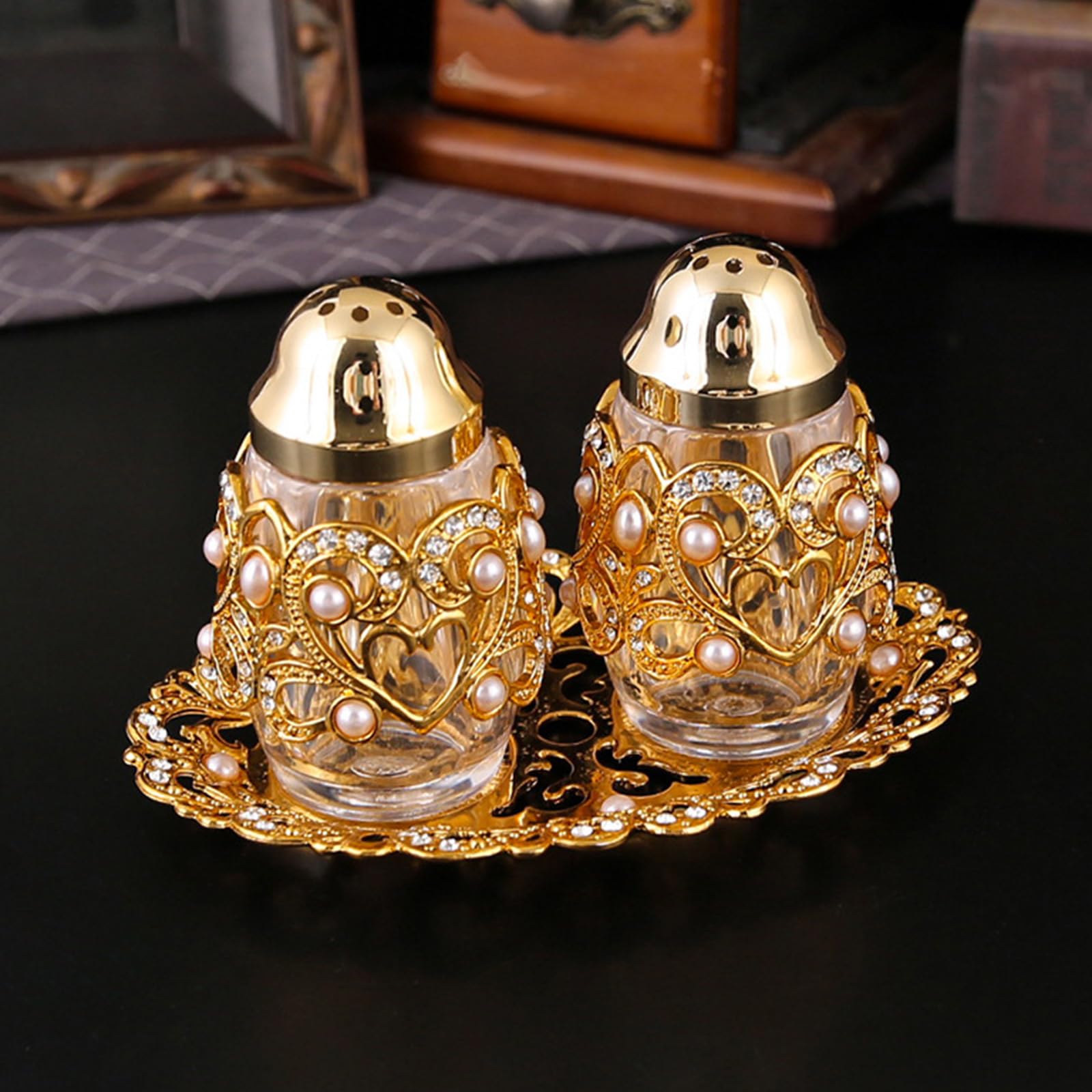 Goldfarbene Gewürzgläser mit klarem Glas und Perlenverzierungen, Gewürzbehälter, goldene ausgehöhlte Gewürzgläser