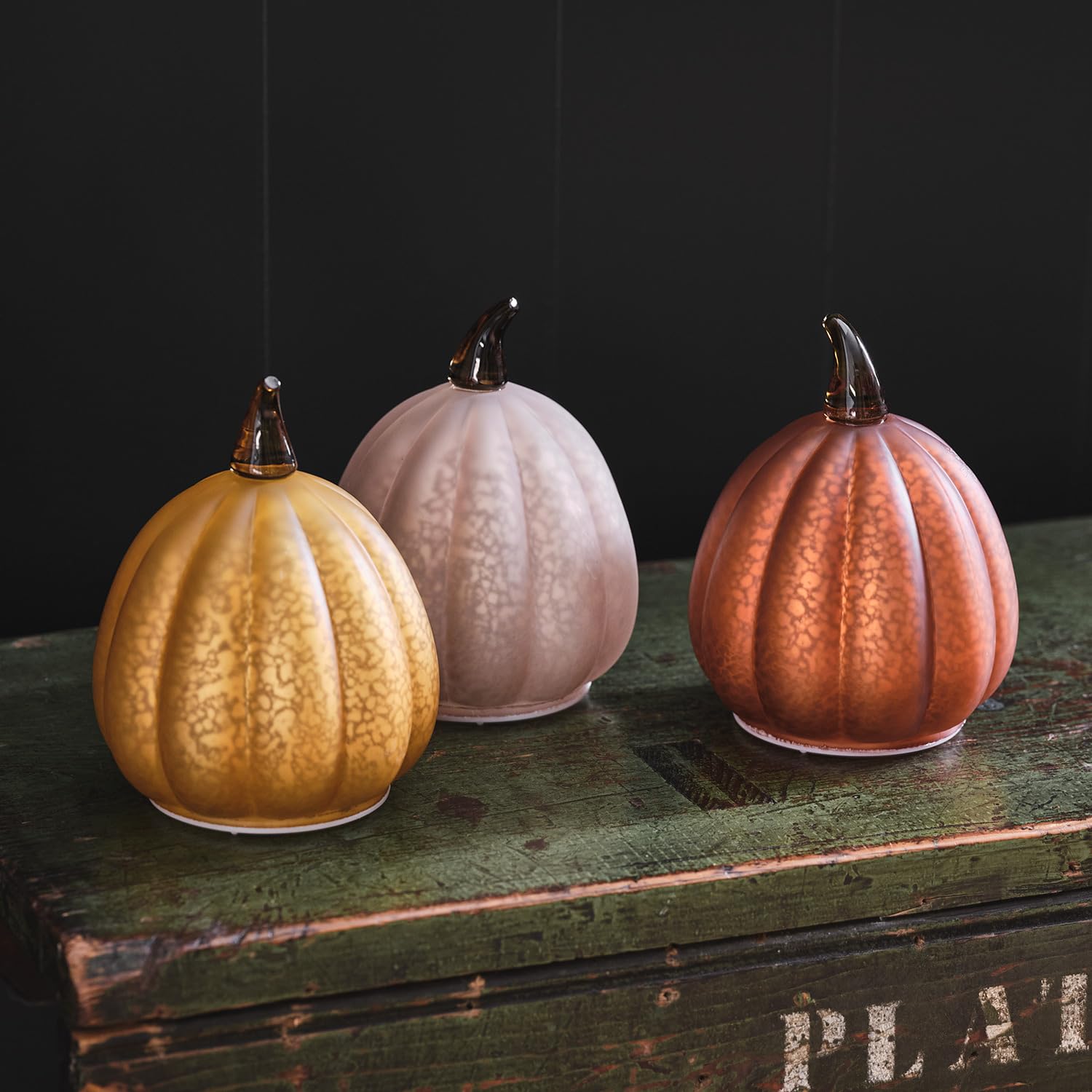 Lights4fun Lot de 3 Citrouilles Décoratives en Verre Moucheté LED à Piles avec Minuterie Décoration d'automne et d'halloween pour Intérieur