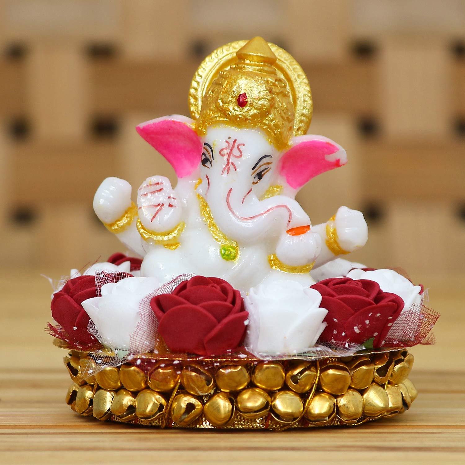 eCraftIndia Golden and White Polyresin Lord Ganesha Idol on Decorative Handcrafted Plate with Red and White Flowers - Perfect Home Decor or Gift for Diwali, Ganesh Chaturthi, and Hindu Festivals