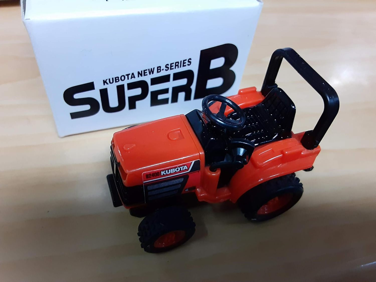 Amazon チョロq クボタ トラクター Super B2400 オレンジ ブラック プラモデル 通販