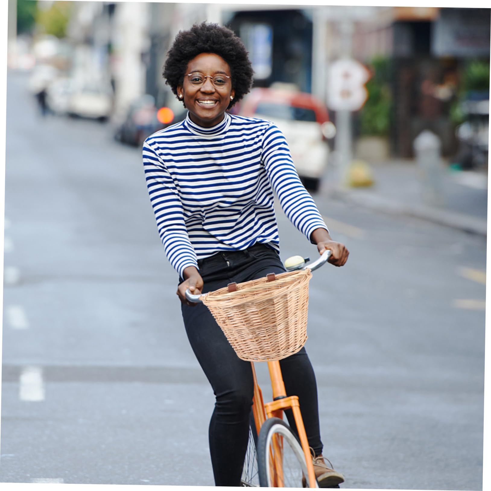 Cesta de Mimbre para Bicicleta con Asa, Espacio Amplio y Fácil de Colocar, Adecuado para Almacenamiento en Ciclismo al Aire Libre Color Aleatorio