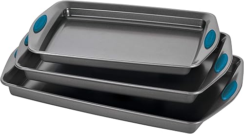 Miniatura 2 de Rachael Ray Bakeware - Juego de sartenes antiadherentes para galletas, 3 piezas, color gris con agarres y herramientas de nailon de 2 piezas, color