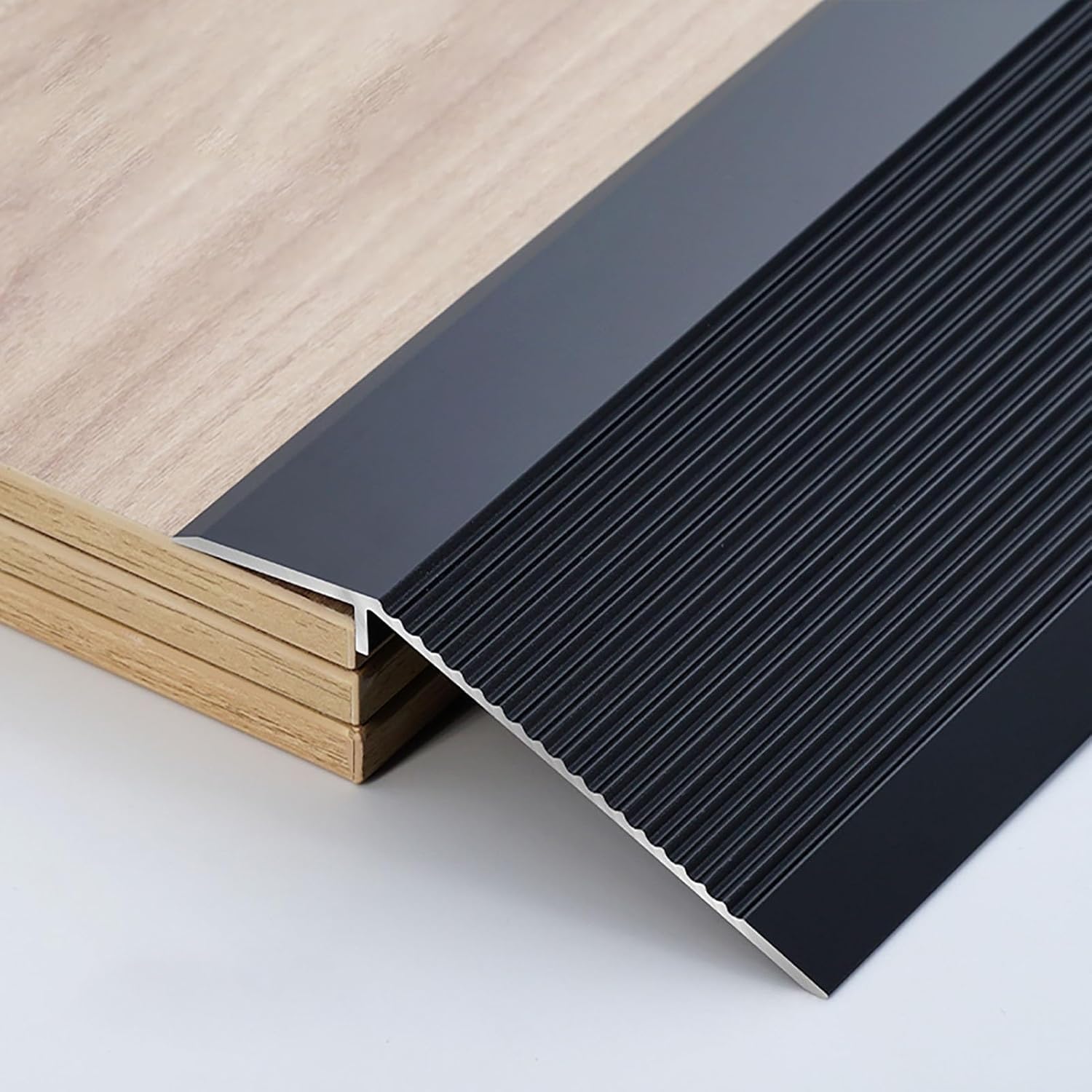 Bandes antidérapantes de seuil pour maison et bureau