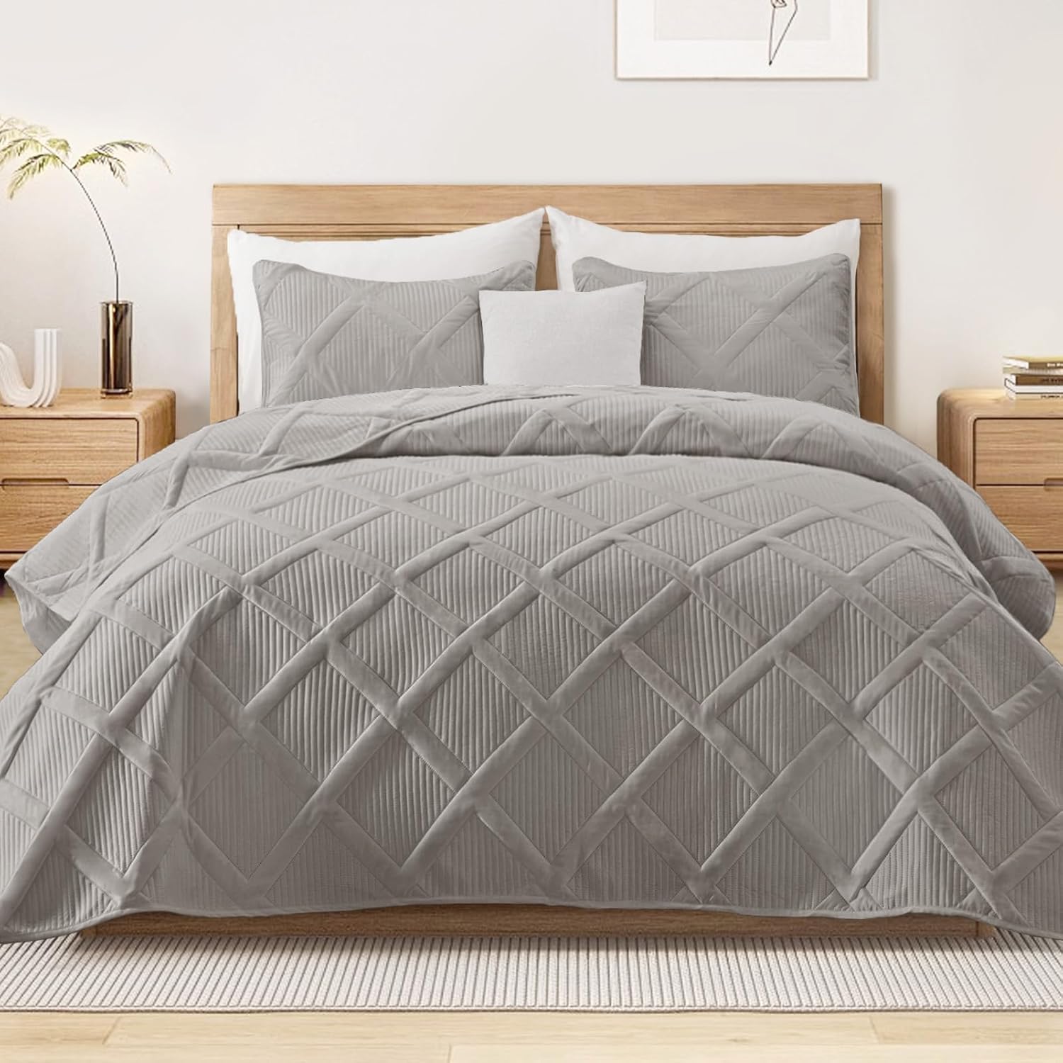 Exclusivo Mezcla Quilt Set Twin Size, 2 Pieces Light Grey Twin Quilt Bedding Set, Lightweight Quilts Soft Bedspreads Modern Striped Coverlets for All Seasons Light Grey Twin (68"x88")