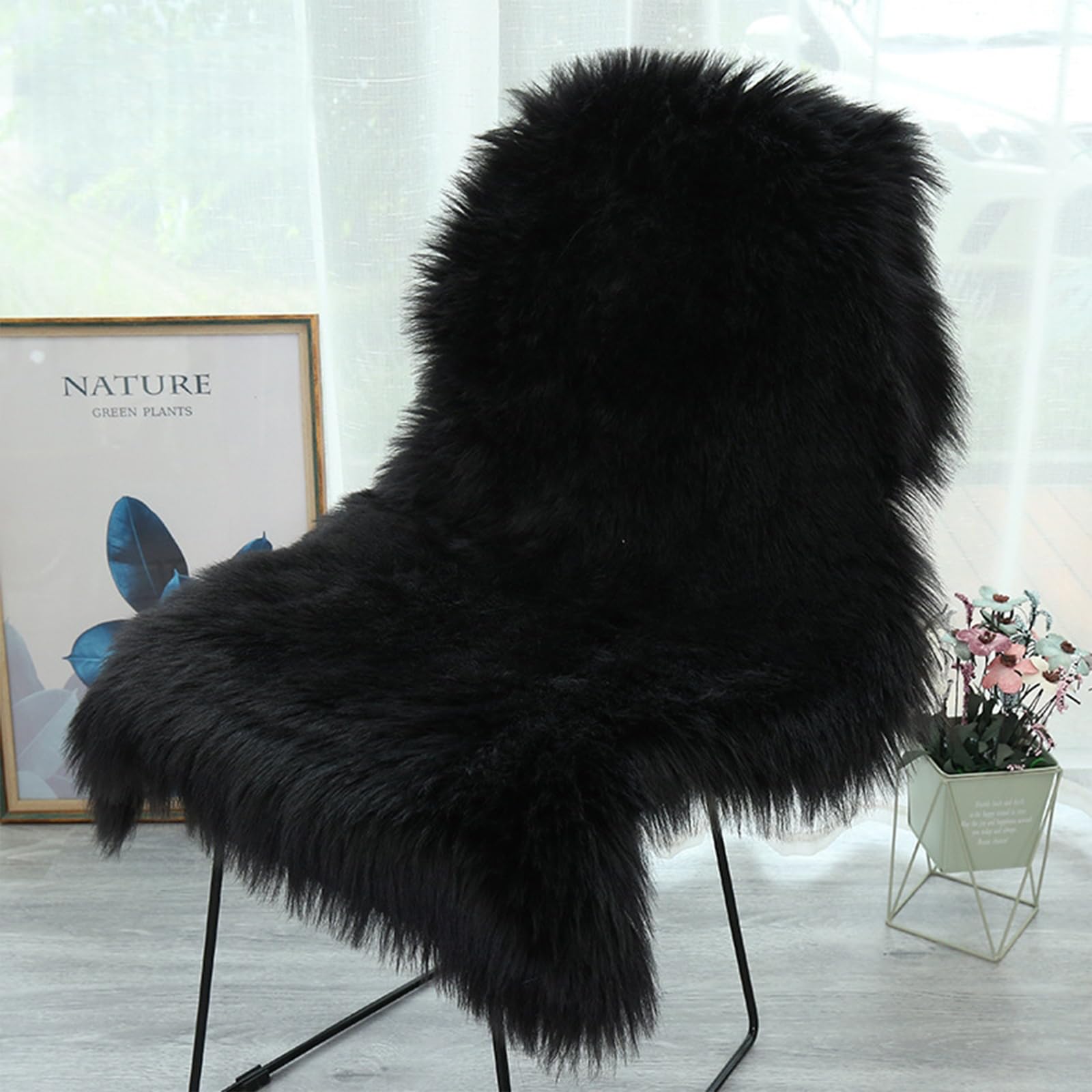 AMFUN Faux Lammfell Schaffell Teppich, Longhair Flauschiger Teppich, Flauschiger Schaffell Lammfell Fellteppich Waschbar, Weicher Fell Carpet für Stühle Sofa Schlafzimmer(Schwarz, 50 x 80 cm)