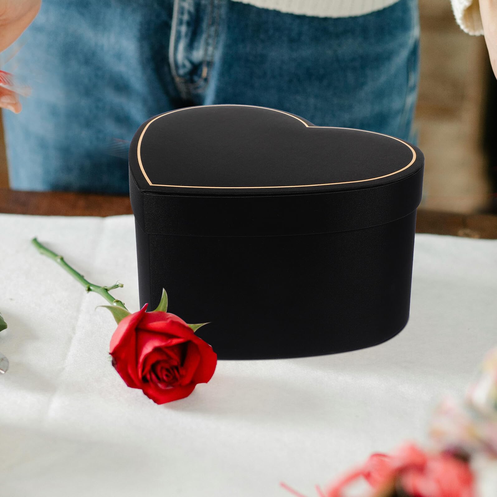 HONITANO Herzförmige Geschenkbox mit Deckel in Schwarz Geschenkschachtel für Geburtstag und Besondere Anlässe Stabile Verpackung für Kleine Präsente