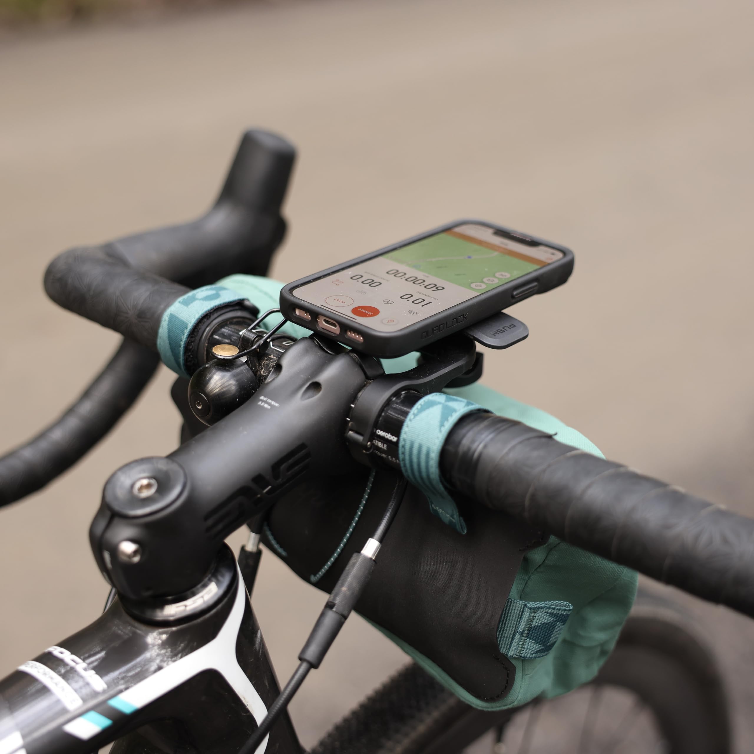 Quad Lock Out Front PRO uchwyt na kierownicę roweru uchwyt na telefon (V2) z MAG etui na telefon iPhone 17 Pro