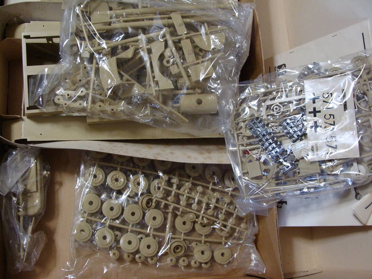 Amazon | 旧 1/15 GERMANTANK ドイツ4号戦車 IV-F2 | プラモデル 通販