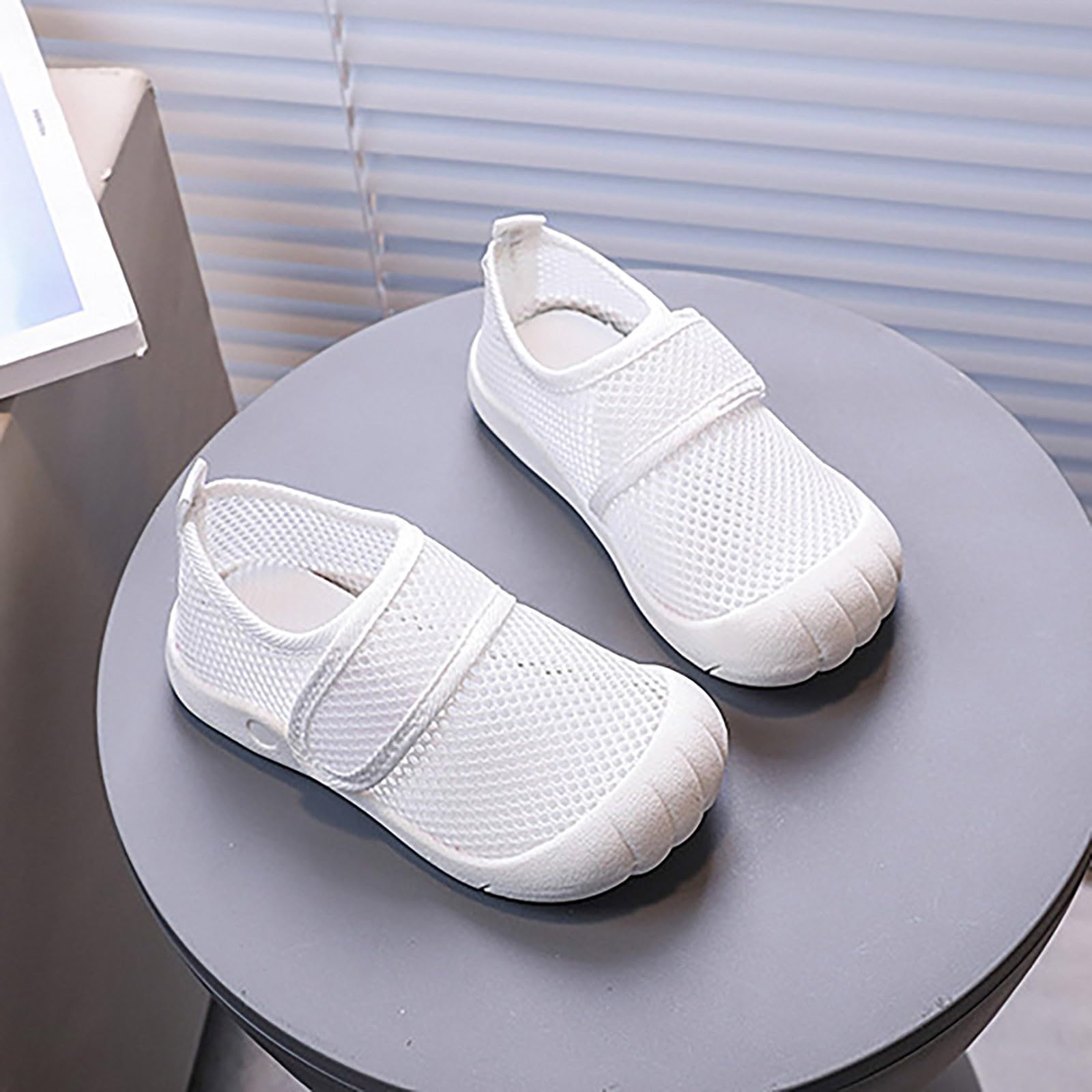 Sandales pour garçon et fille - Chaussures d'apprentissage de la marche en maille respirante Baotou - Anti-coups de pied - Couleur unie - Semelle en caoutchouc antidérapante - Chaussures de plage