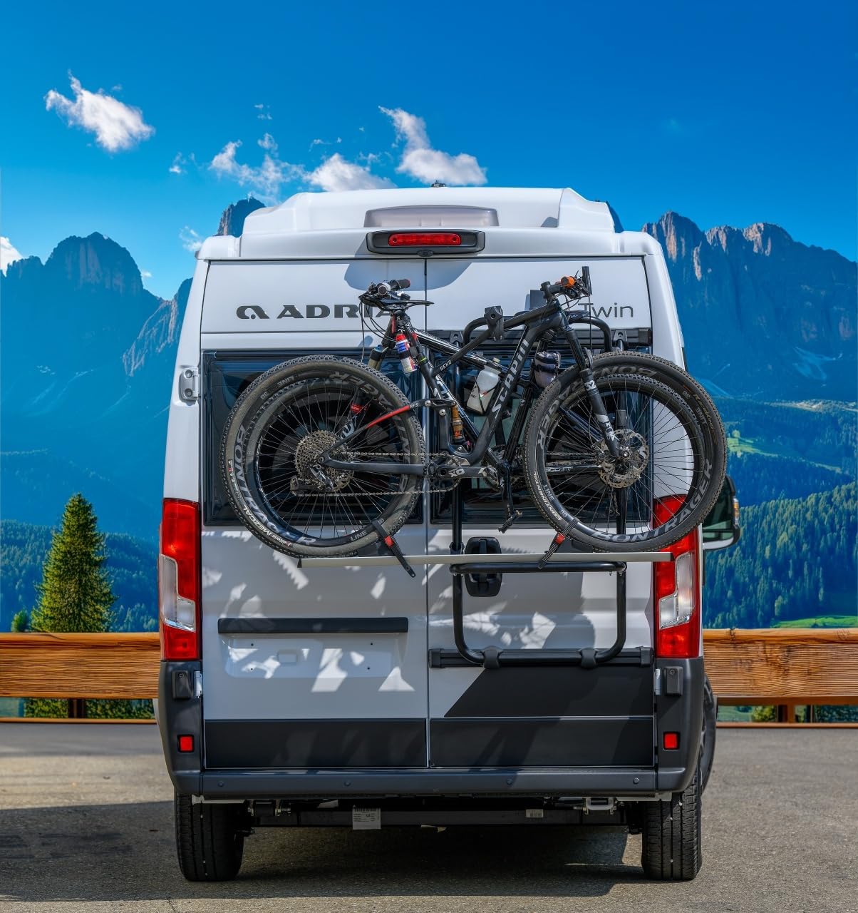 Menabo Tremont Wohnmobil-Träger Mercedes Sprinter 906 2006-2017 | Wohnmobilmontage, Aluminium, für 2 Fahrräder