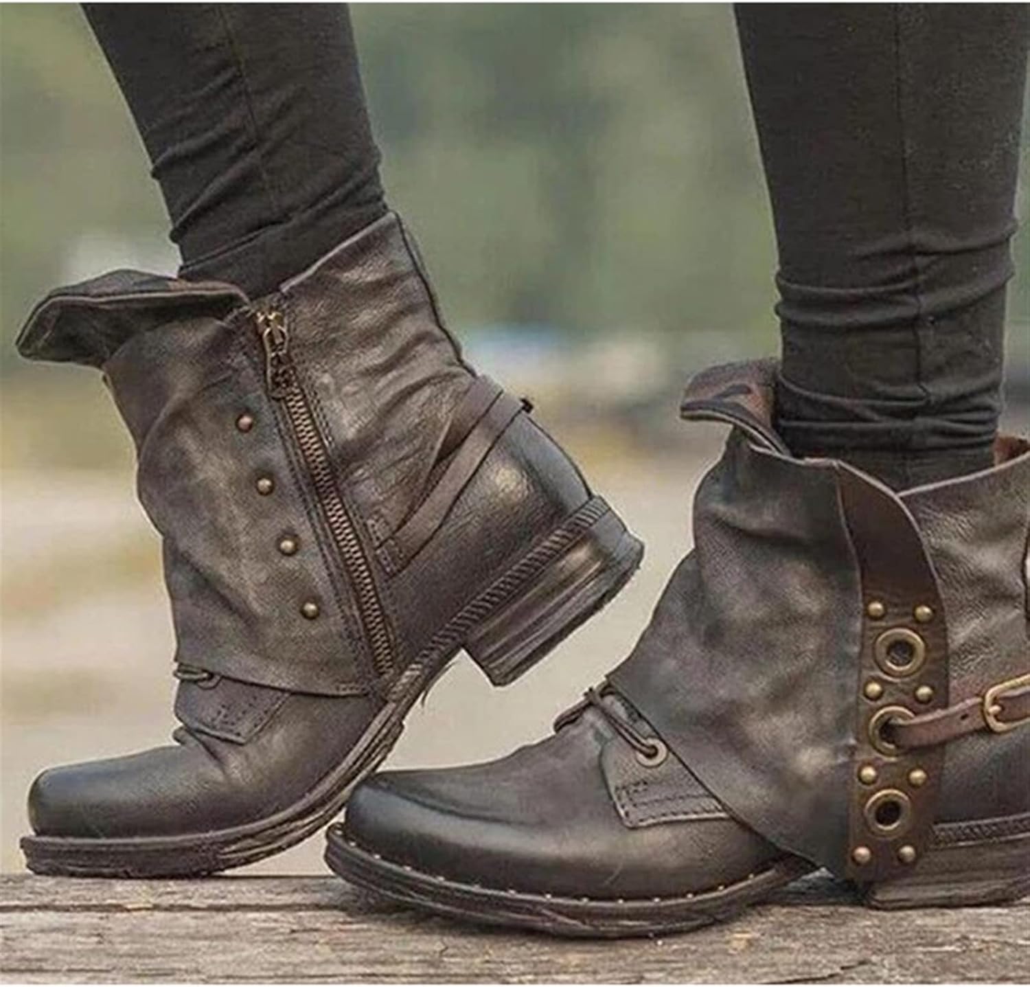 女性のためのヴィンテージボヘミアンワークブーツレザースタッズレースアップメタルバックルラップワイドラウンドトウチャンキーブロックロー