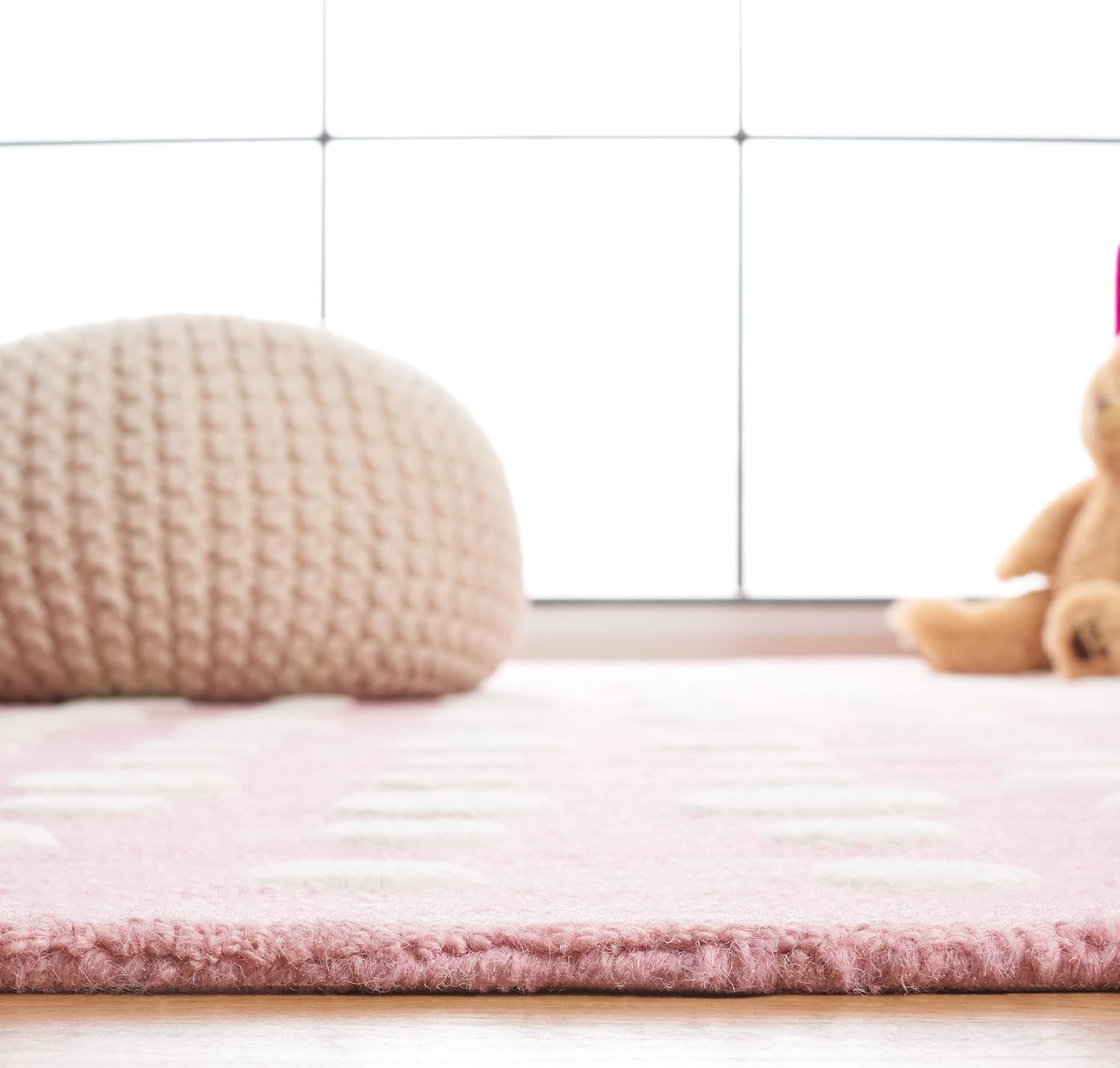 SAFAVIEH Kids Collection Area Rug - 5' x 8', Pink & Ivory, Handmade Polka Dot Wool, Ideal for High Traffic Areas in Playroom, Nursery, Bedroom (SFK926U)