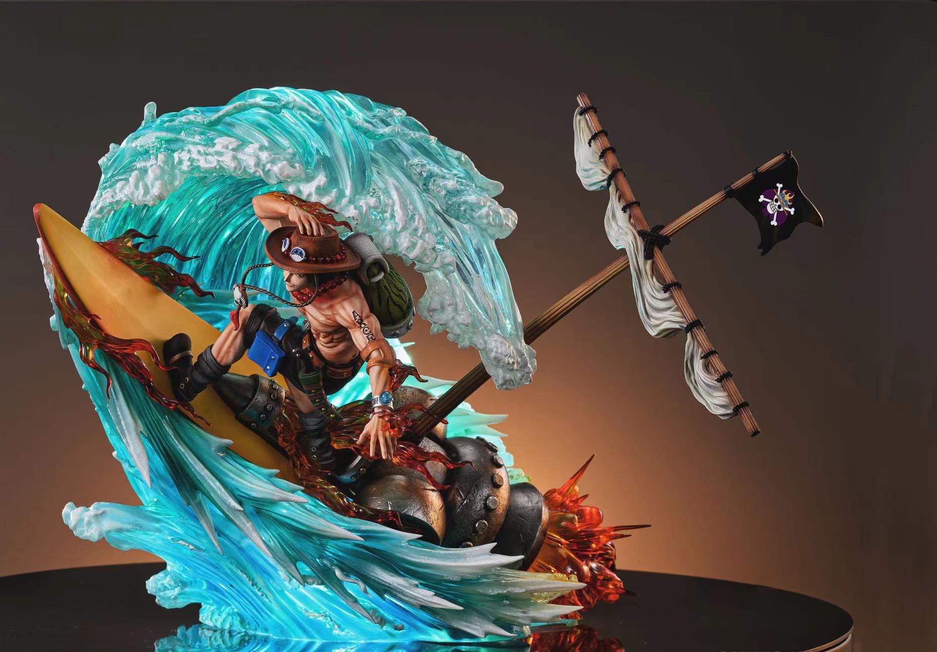 ポートガス・D・エース 　フィギュア6個 Amazon.co.jp: ポートガス・D・エース フィギュア 1/6スケール