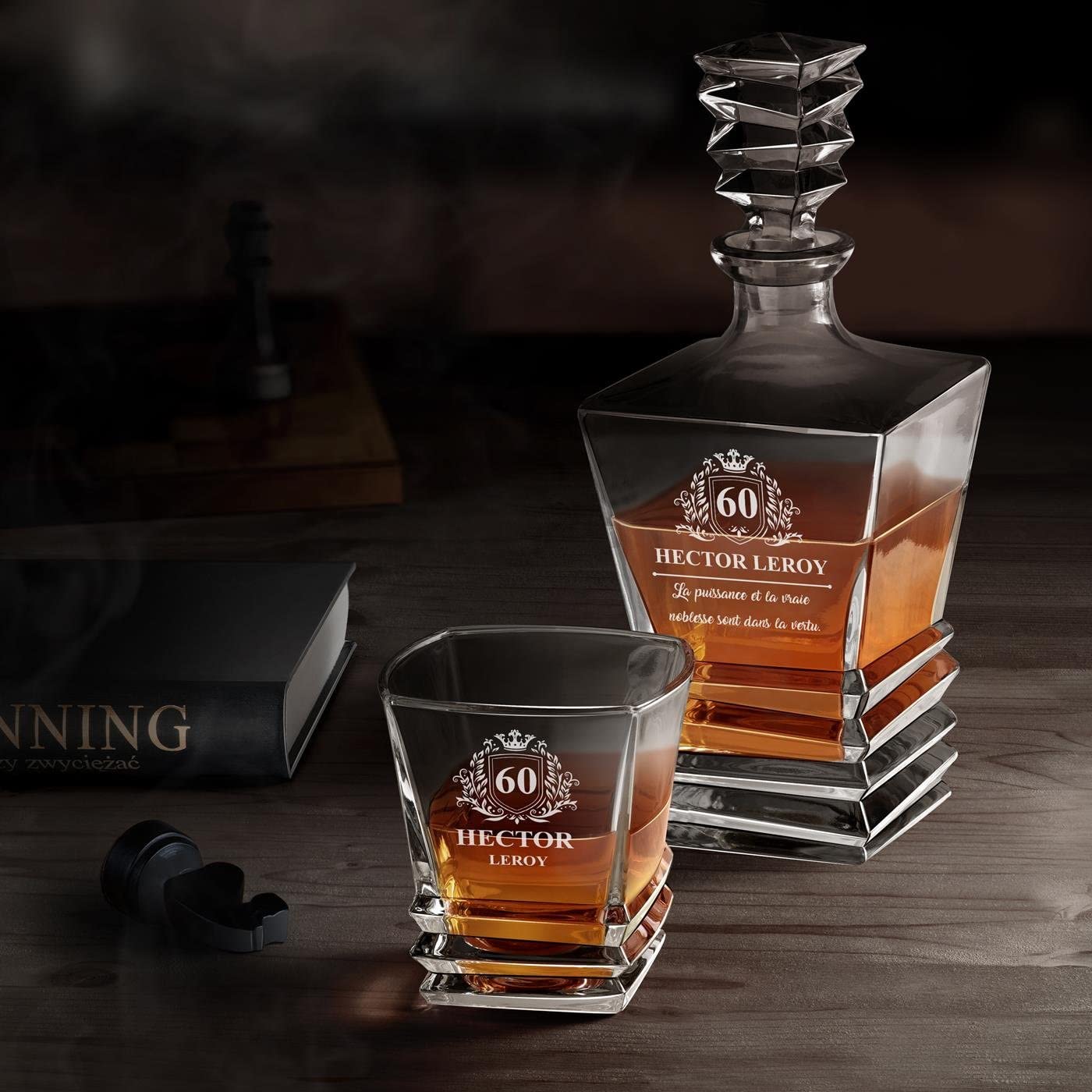 Maverton Ensemble à whisky pour homme, Carafe et 2/4/6 verres | Motif géométrique, Set élégant pour lui, Ensemble à whisky avec personnalisation, Carafe et verres uniques, Style