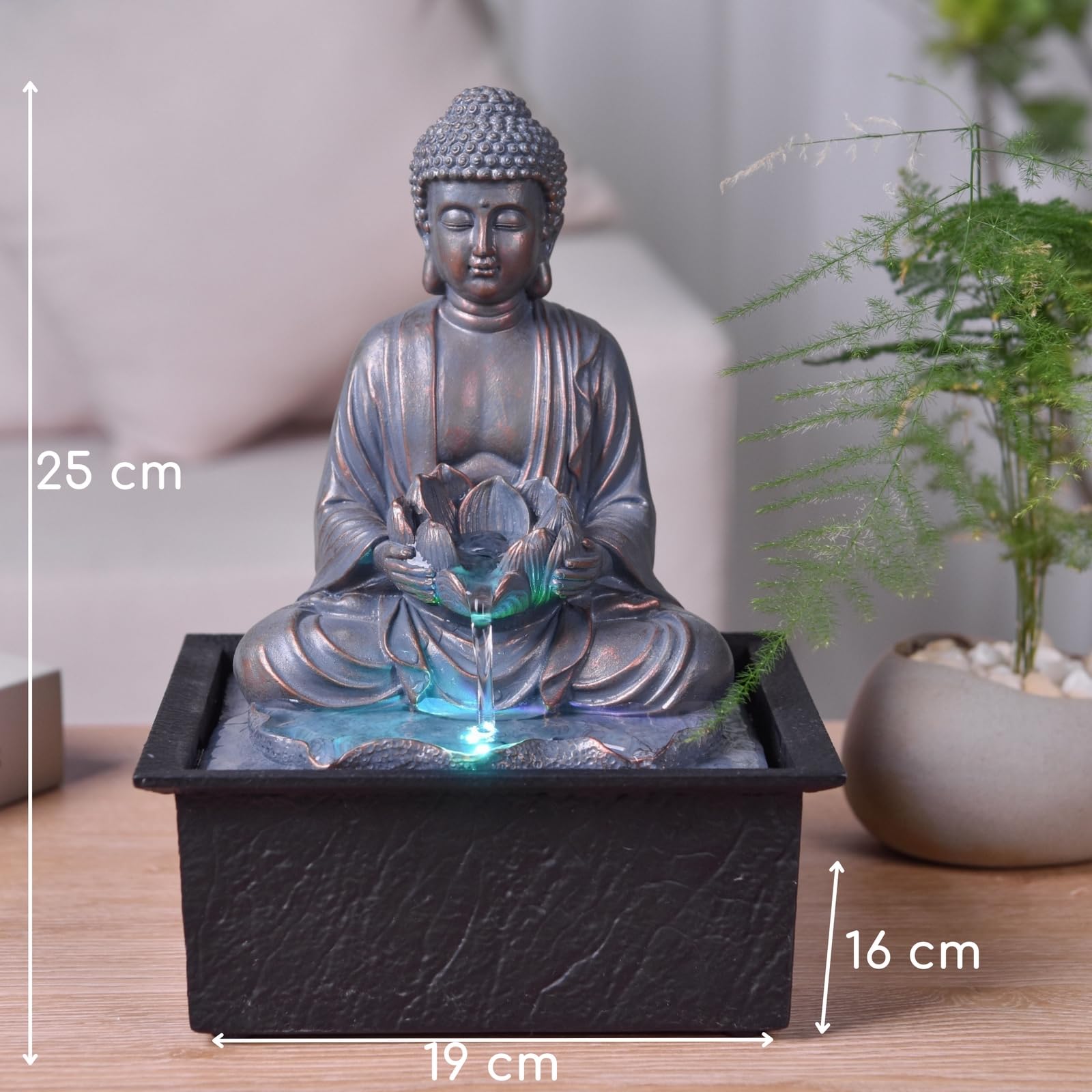 Fontaine d’Intérieur Bouddha Méditation Lotus Lumière LED Coloré – Déco Zen Salon Chambre - Fontaine de Table Mouvement Relaxant - Porte-Bonheur Cadeau Utile Femme et Homme – H 26cm – Sutra Zen’Light