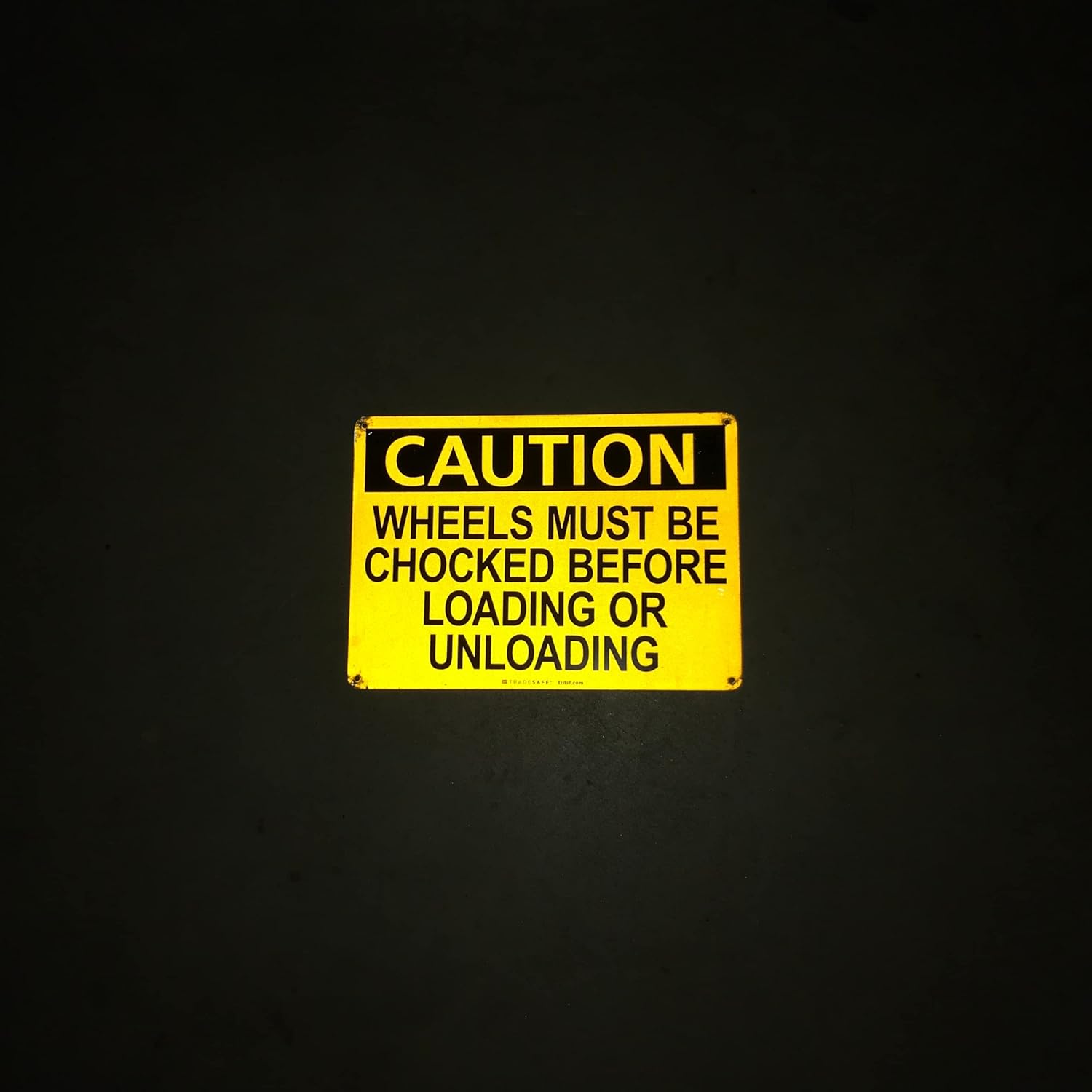 TRADESAFE Wheels Must Be Chocked Before Loading and Unloading Sign, Caution Sign, Quick Install Aluminum Safety Sign, Light Reflective, UV-Resistant, Waterproof, 14” X 10” Signs for Business