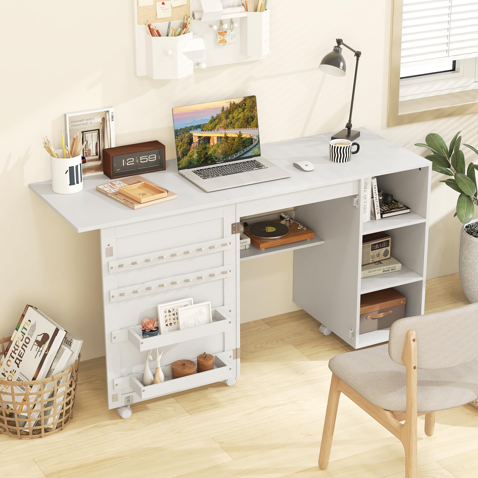 GIANTEX Table de Couture Pliante, Meuble Couture avec 18 Patères, 3 Conpartiments Ouverts, 3 Étagères pour Traveaux Manuels, 6 roulettes avec Freins, Meuble Machine à Coudre 146 x 50 x 78 CM