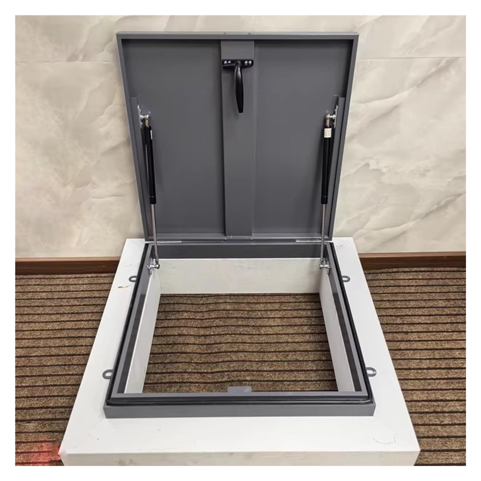 Puerta de techo comercial para evitar filtraciones en el atico con barra de seguridad