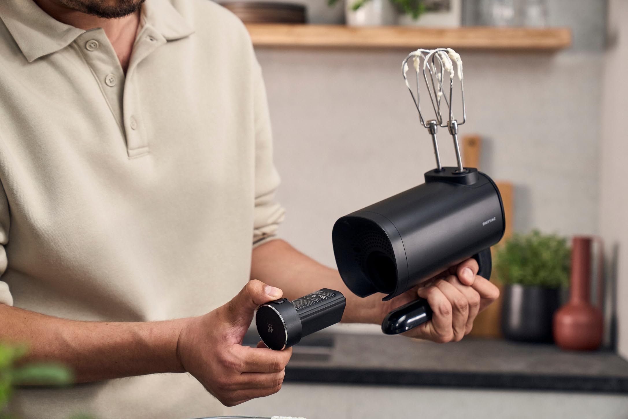 ZWILLING XTEND Kabelloses Handrührgerät, Starterset mit Akku & Ladestation, inkl. Knethaken & Quirle, 120 Watt, schwarz