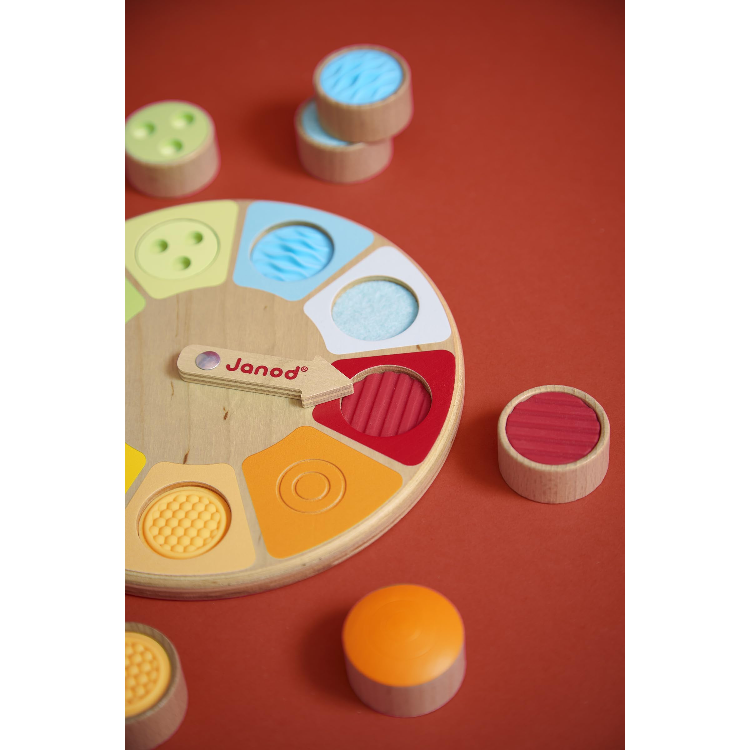 Janod - Jeu Mémo Touch en Bois - Jeu de Mémoire : Retrouver Les Textures Indiquées à l'Aveugle - Développe Le Sens du Toucher et la Coordination Main-Œil - Dès 2 Ans
