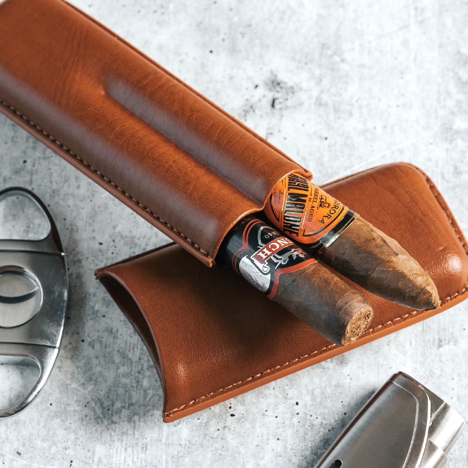 CASE ELEGANCE Estuche de viaje con monograma para dos puros, cuero vegano marrón castaño, estuche de cigarros de alta calidad para hombres, estuche de viaje con accesorios, regalos de lujo para