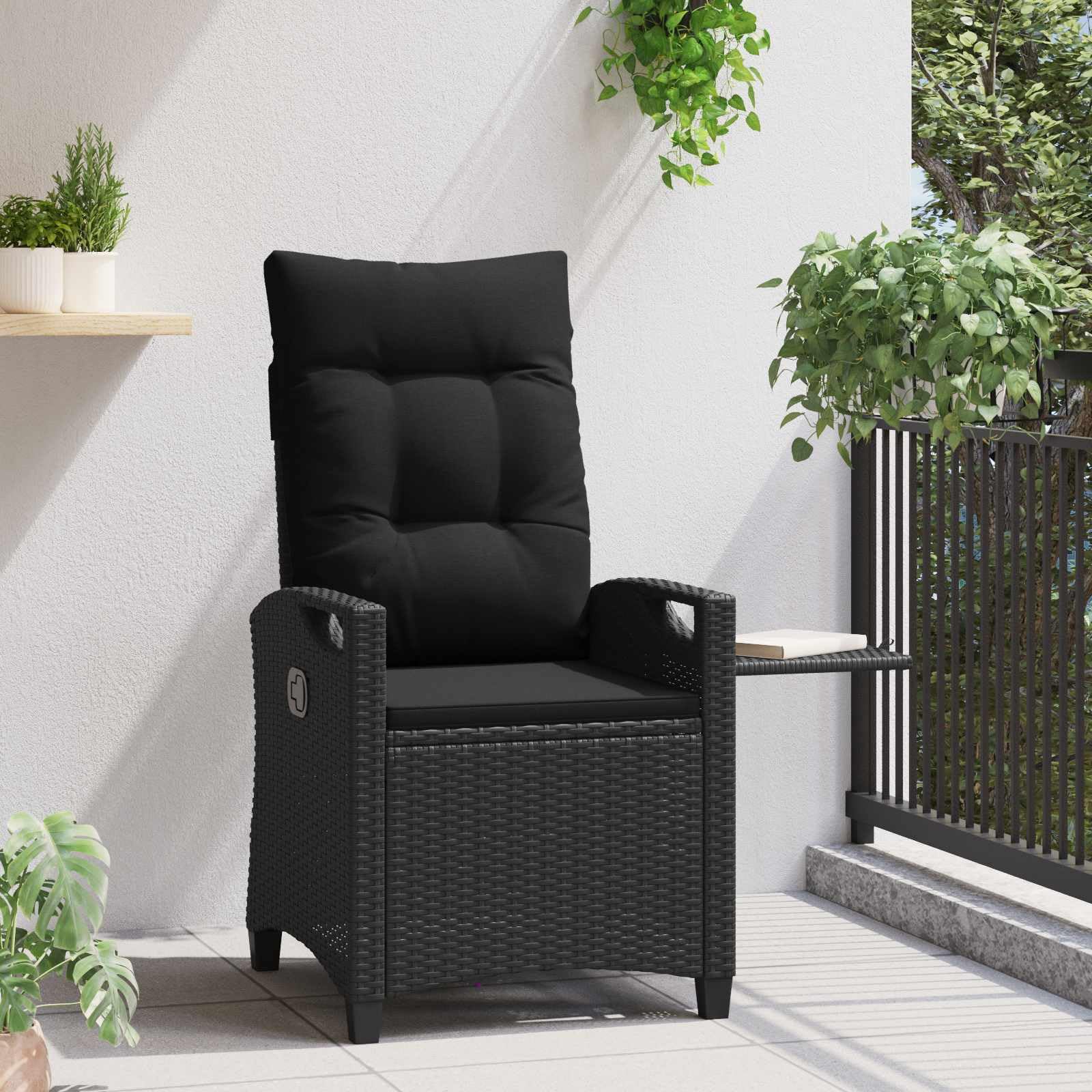 Regulowane krzesło ogrodowe czarne z polirattanu, 56 x 60 x 112 cm, krzesło outdoorowe ze składanym stołem, krzesło z podłokietnikami na taras, balkon, do ogrodu, odporne na warunki