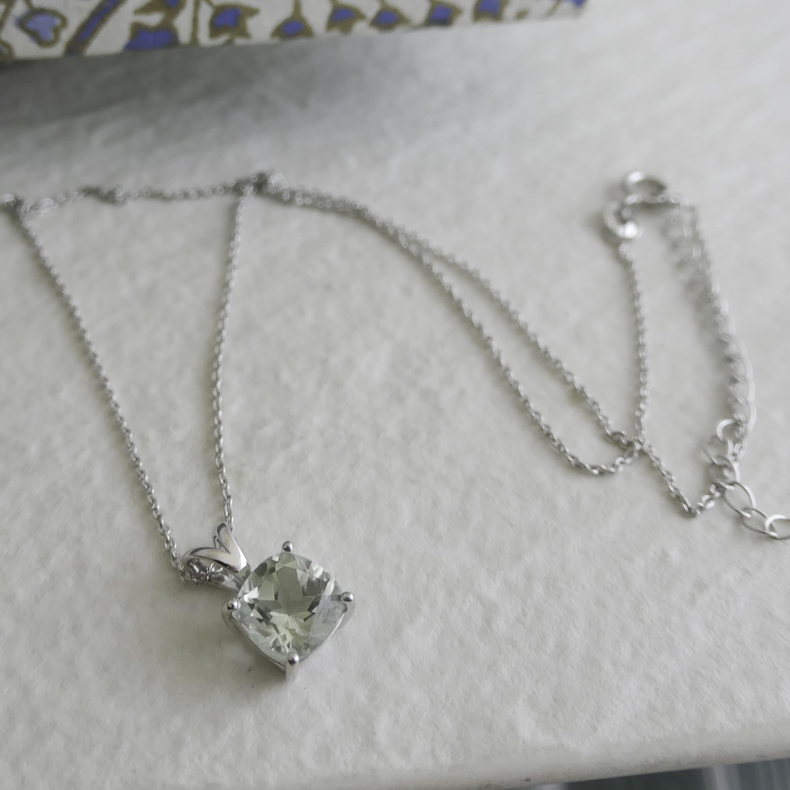 Prasiolith 925 Sterling Silber Halskette Damen | Grüner Amethyst Kissenschliff 8mm in Krappenfassung - Echter Edelstein, GIA-zertifizierte Gemmologin - Geschenk für Frauen