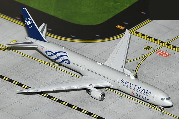 GeminiJets GJDAL2156 Delta Air Lines Boeing 767-400ER Skyteam Livery N844MH; Scale 1:400