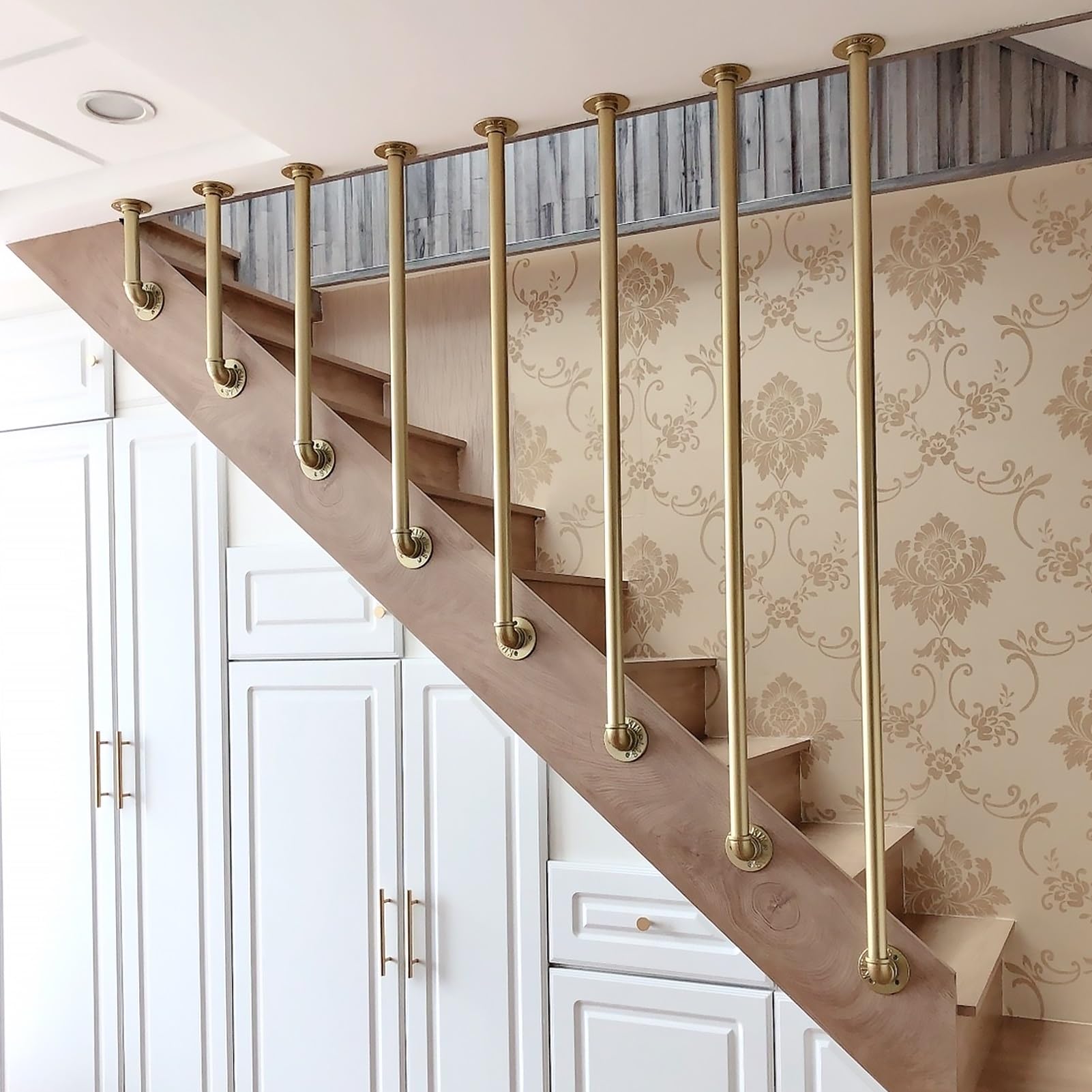Barre de soutien moderne dorée pour un intérieur contemporain et sécurisé