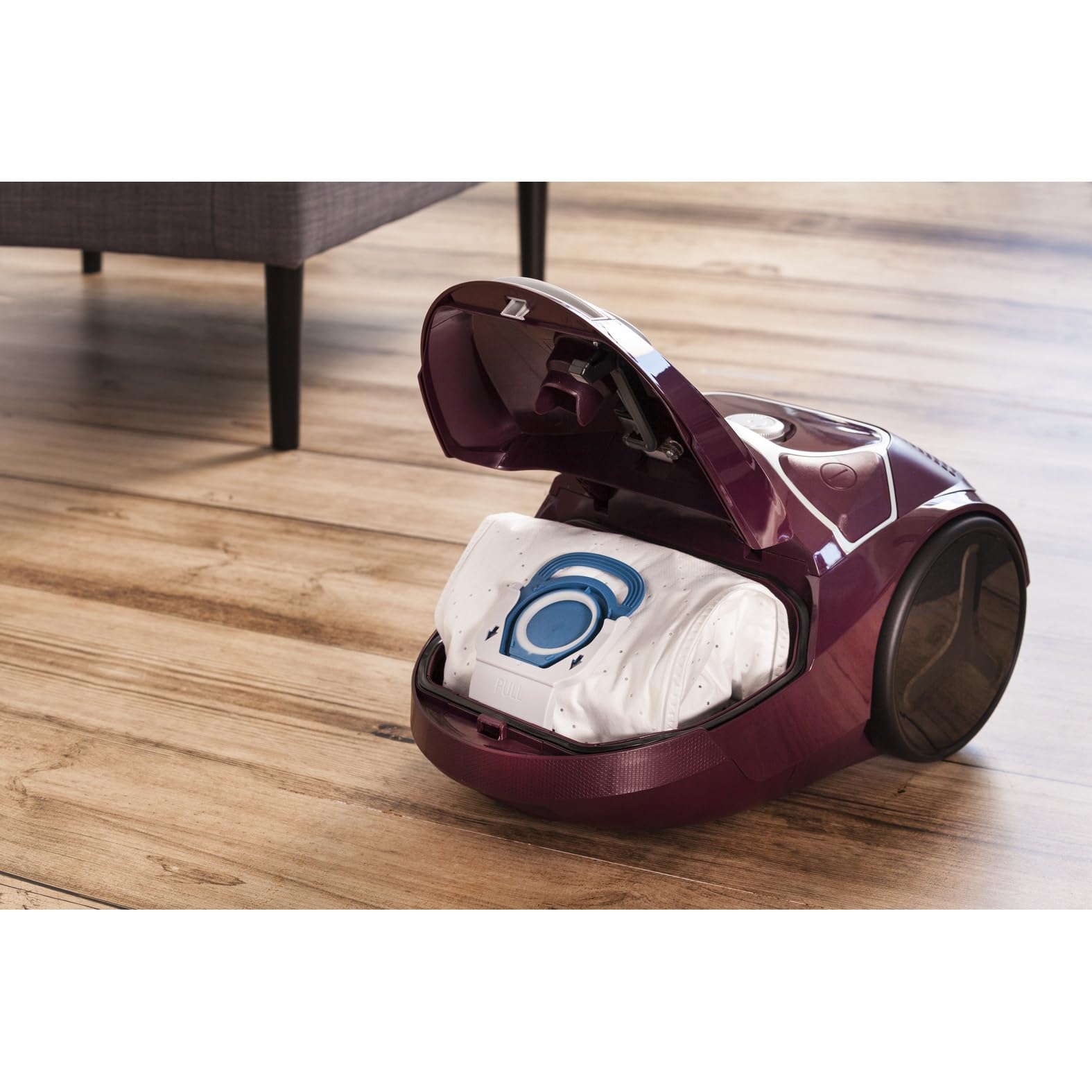 Rowenta Compact Power Aspirateur avec sac, Moteur basse consommation de 900 W max, Compact, Haute filtration, Capacité 3 L RO3969EA, Aubergine
