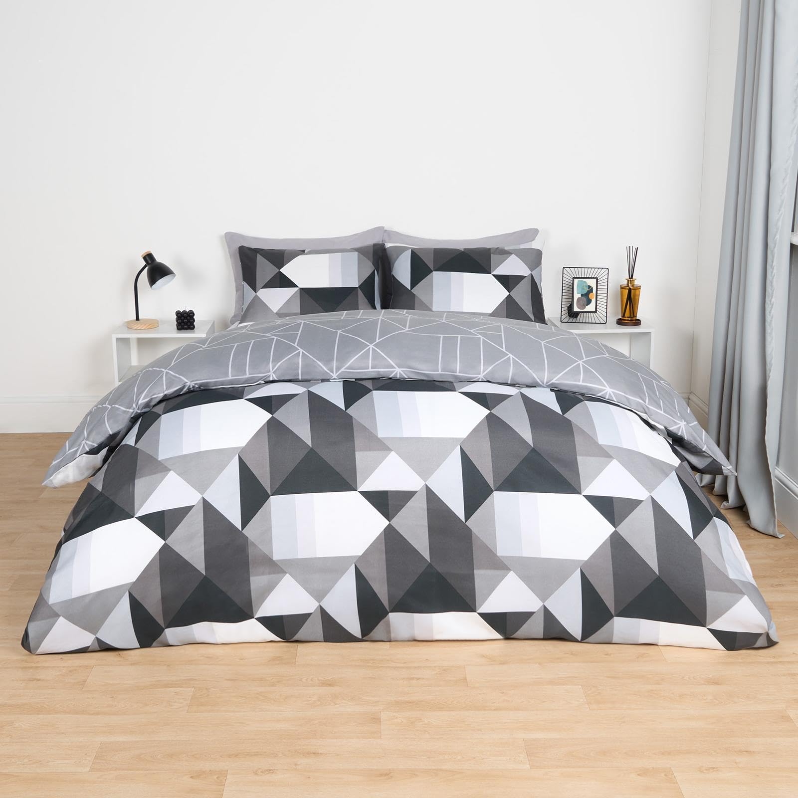 OHS Double Duvet Set Mason Retro Geometric Reversible, Soft Cosy & Comfy White & Grey Geometric Pattern Double Quilt Cover & 2 Pillowcases - Monochrome