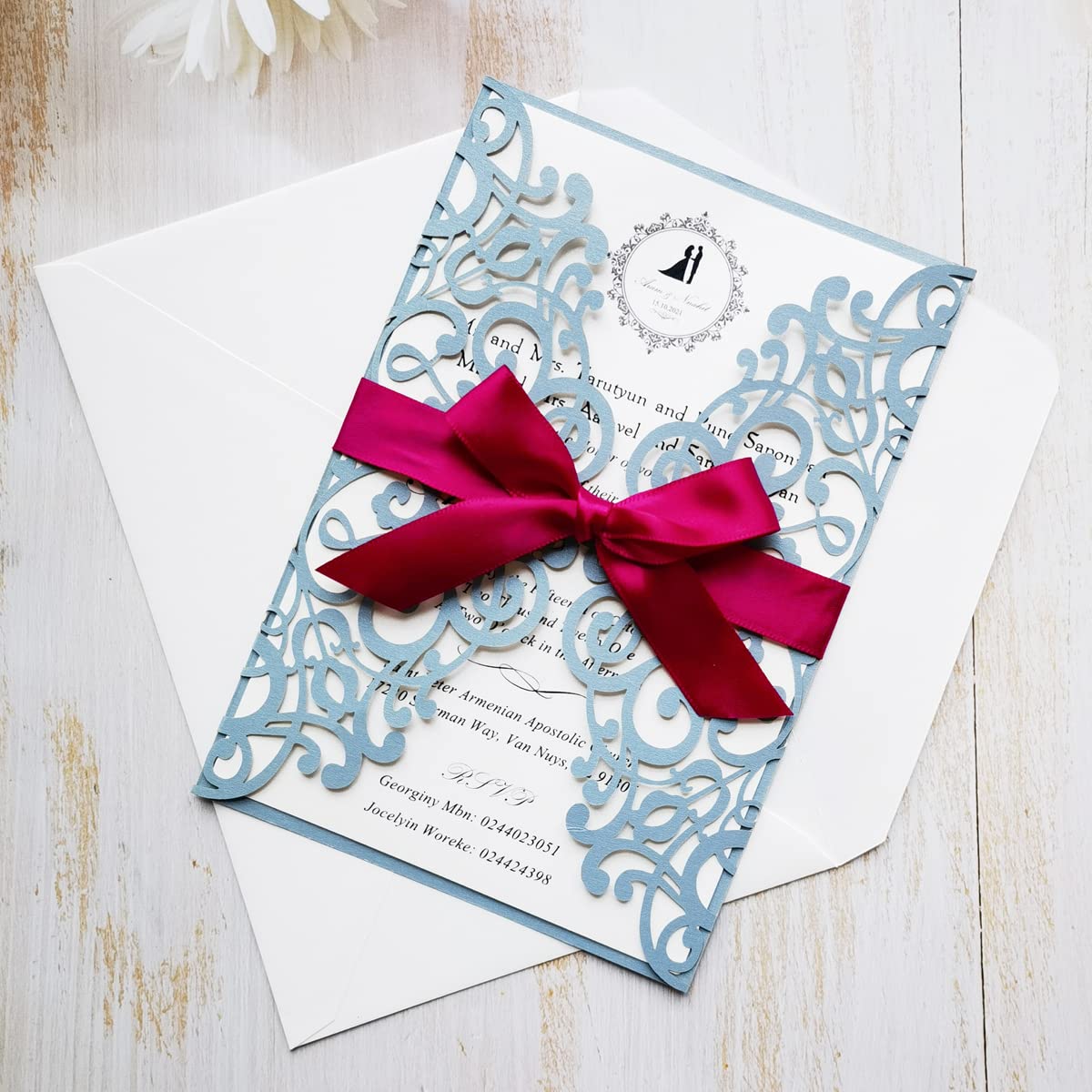 50 biglietti di invito per matrimonio blu polveroso, 12,7 x 18,5 cm, con fiocco bordeaux, taglio al laser, per matrimoni, matrimoni, matrimoni, matrimoni, compleanni, dolci, 16 inviti